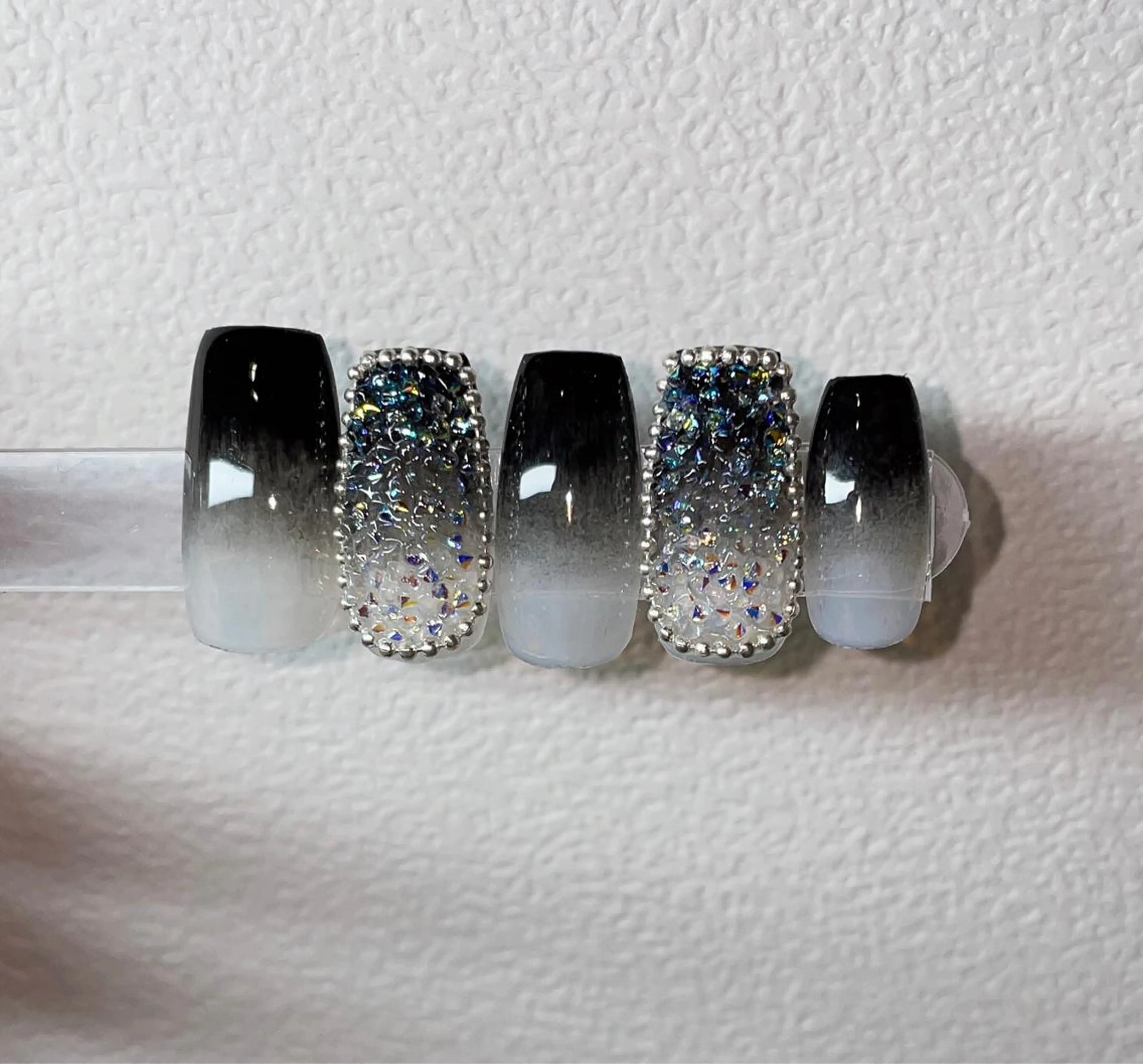 ネイル VIERU 🌈🎀💖のネイルデザイン