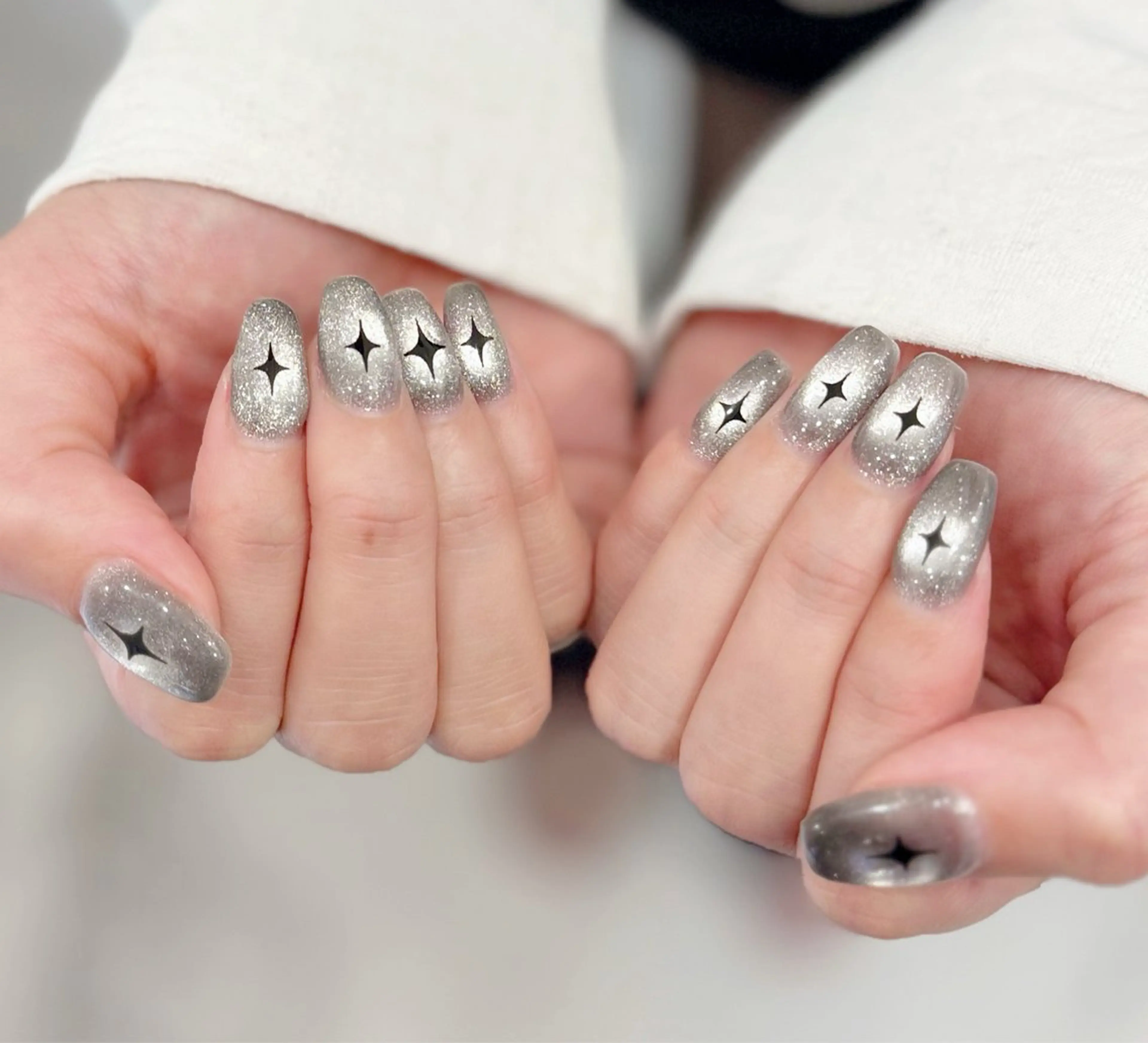 ネイル ジェルネイル キラキラネイル マグネットネイル メンズネイル シルバー ハンドネイル マイムネイル所属・MIMnail メンズネイリストのネイルデザイン