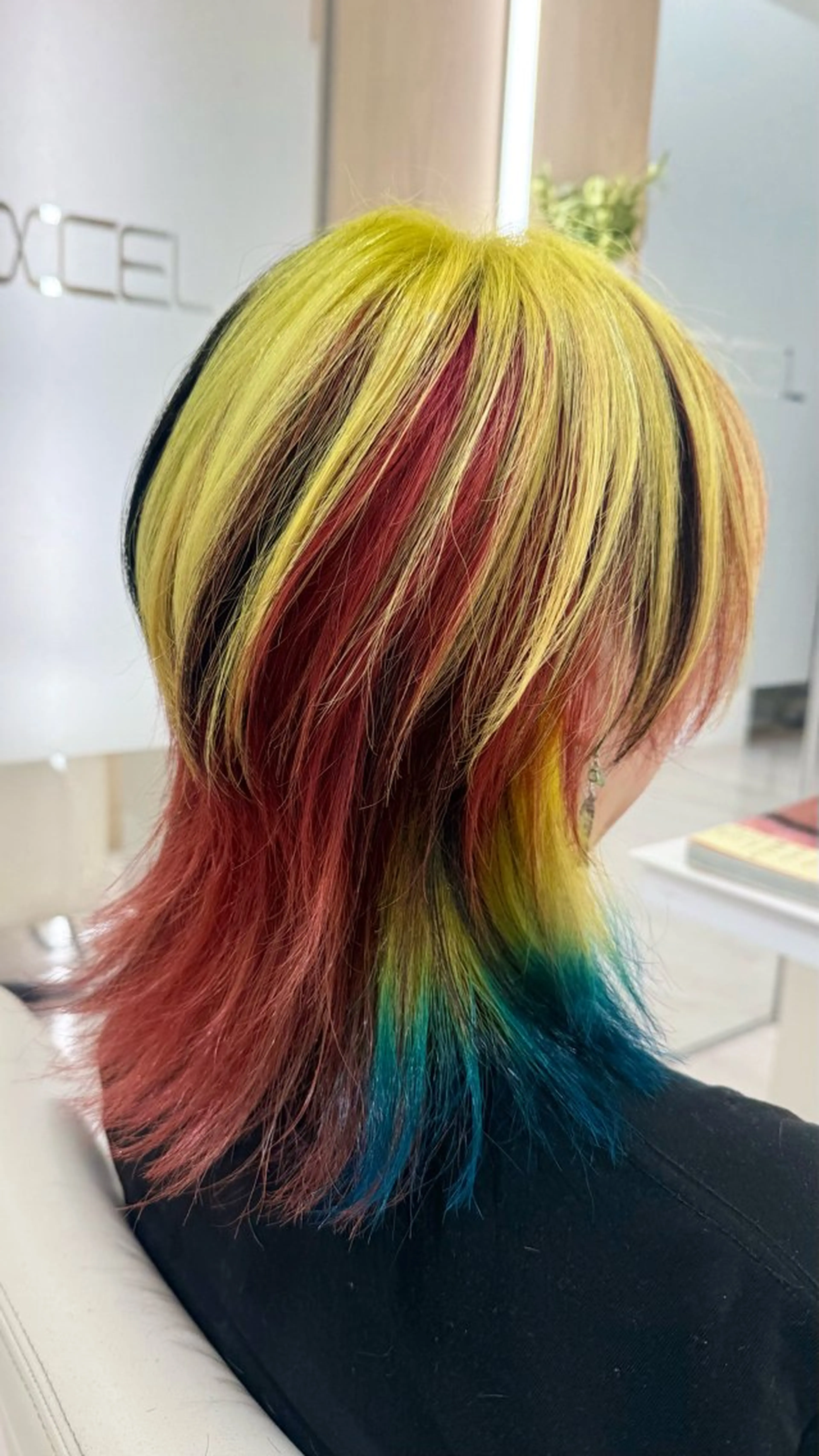 ミディアム カラー グラデーションカラー インナーカラー レイヤーカット ウルフカット カット ヘアカラー SALOWIN二子玉川South店所属・🌼デザインカラー 🌼kumicoのヘアスタイル