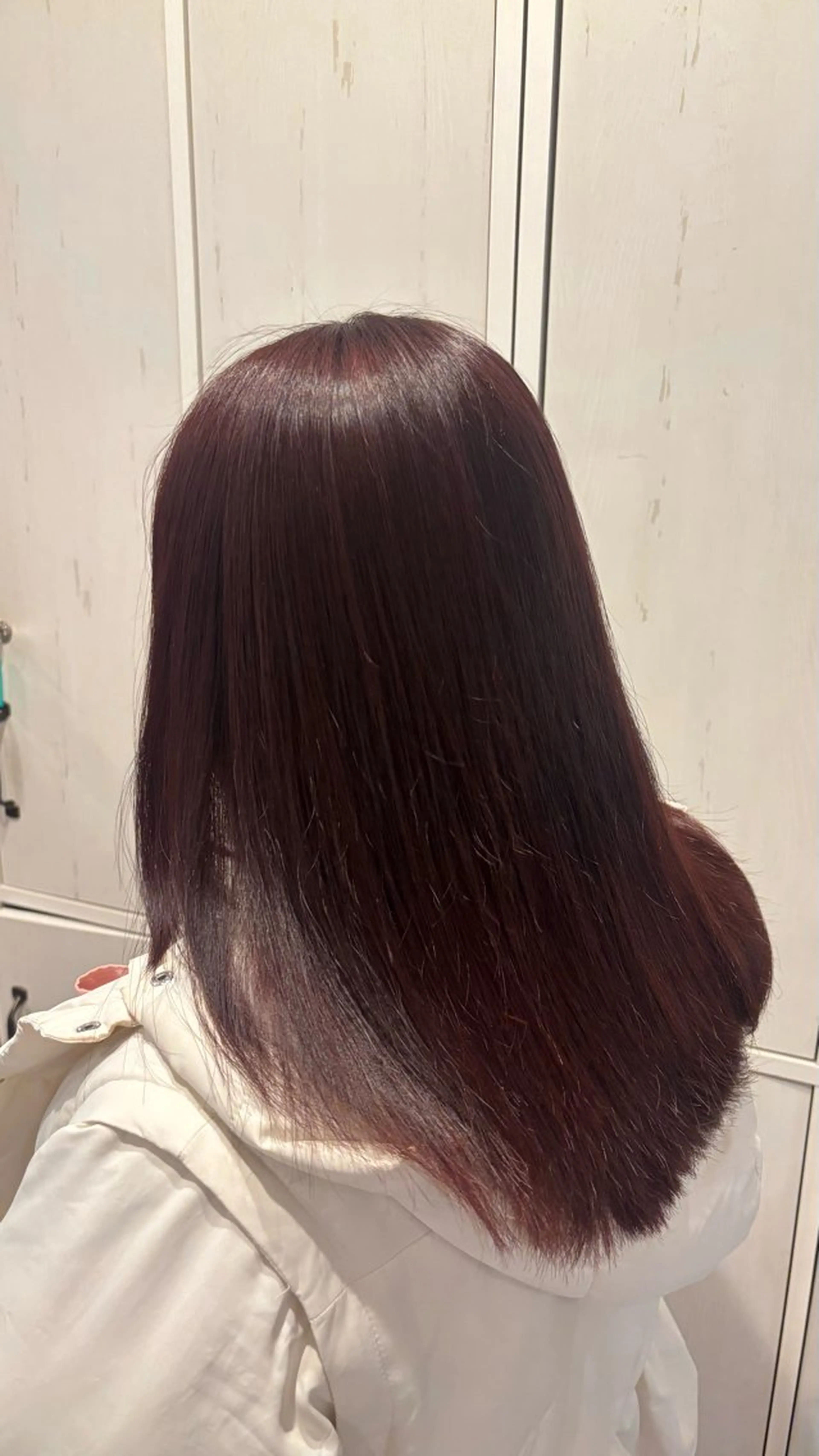 ミディアム カラー レッドカラー ヘアカラー ELLE&SALLY Tamoriのヘアスタイル