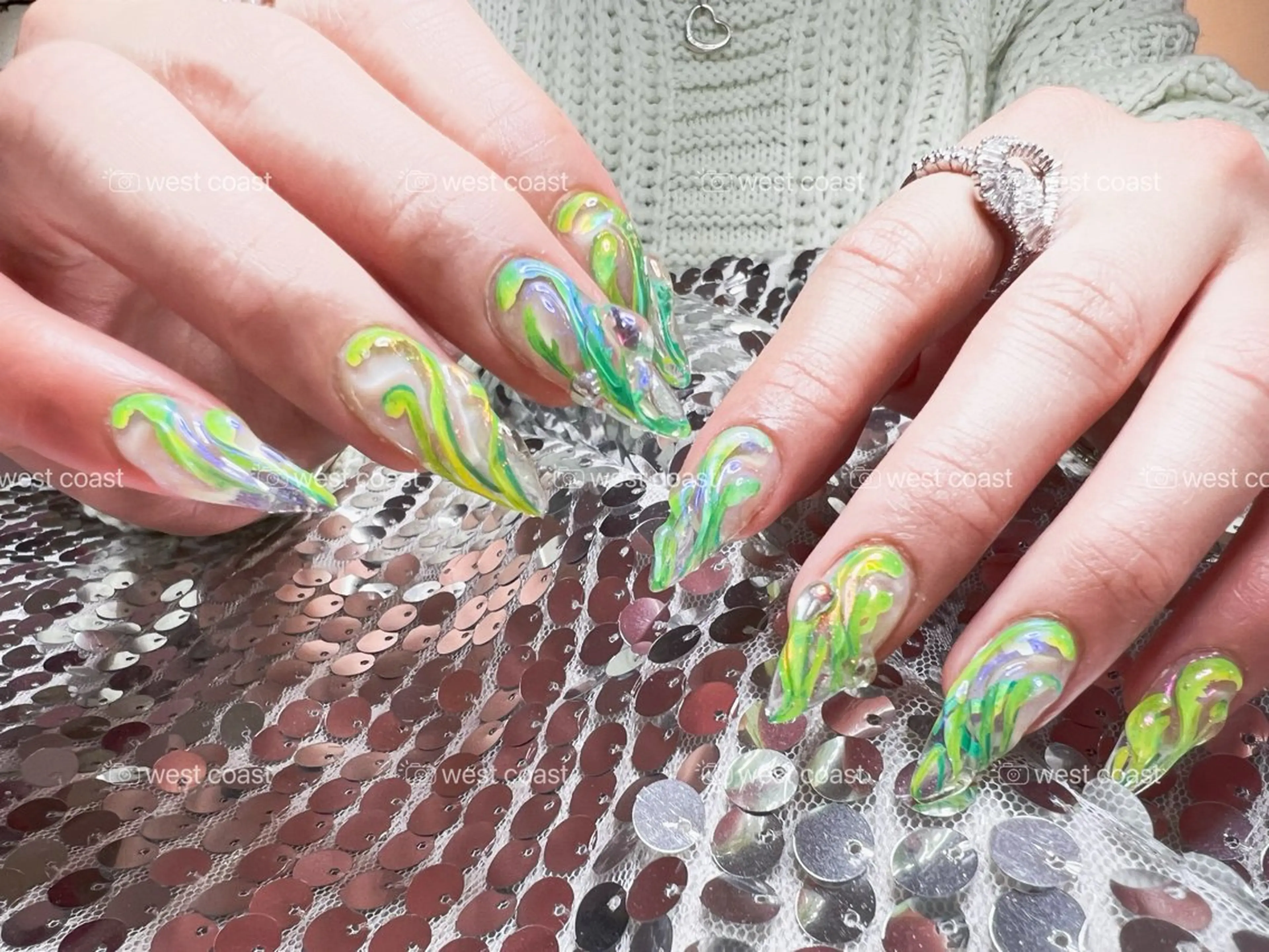 ネイル リボン、ガーリー パーツ放題専門店のネイルデザイン