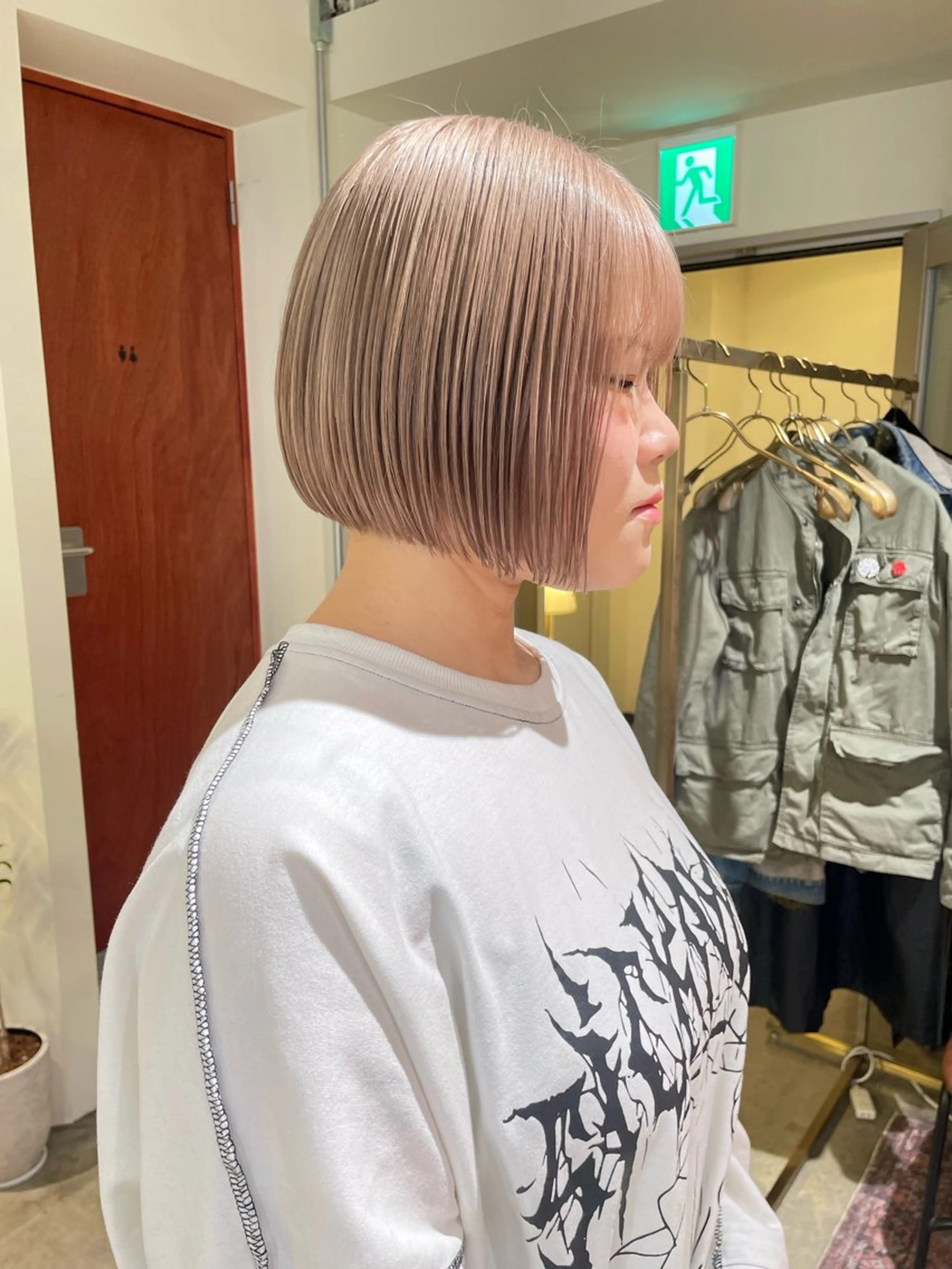 ショート カラー 切りっぱなしボブ ベージュカラー ブリーチ ケアブリーチ ダブルカラー カット ヘアカラー トリートメント さと ちはるのヘアスタイル