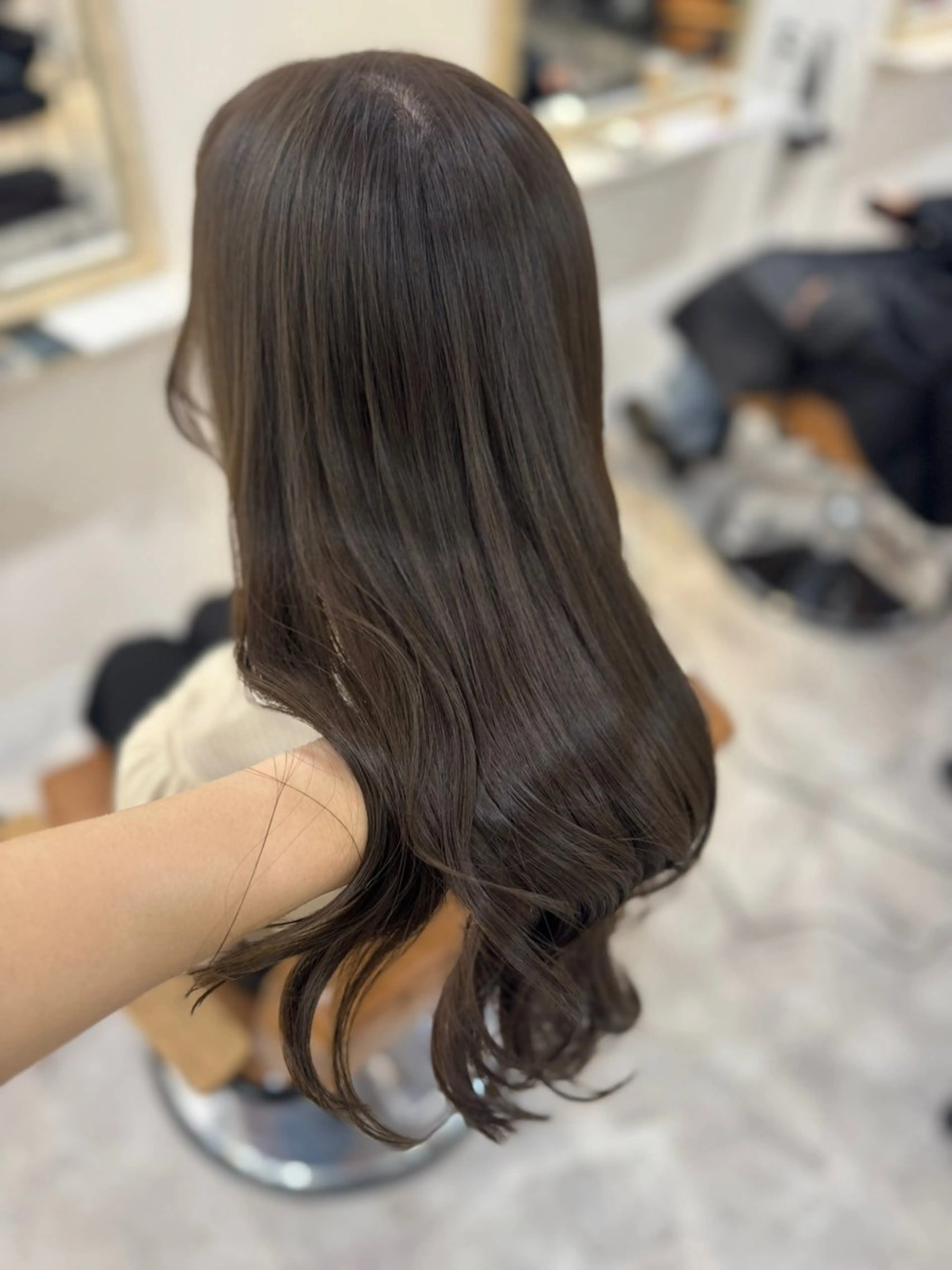 ロング カラー アッシュ アッシュブラウン ベージュカラー 黒髪 ブリーチ カット ヘアカラー トリートメント 赤み無し柔らかカラー 【梅田】madokaのヘアスタイル