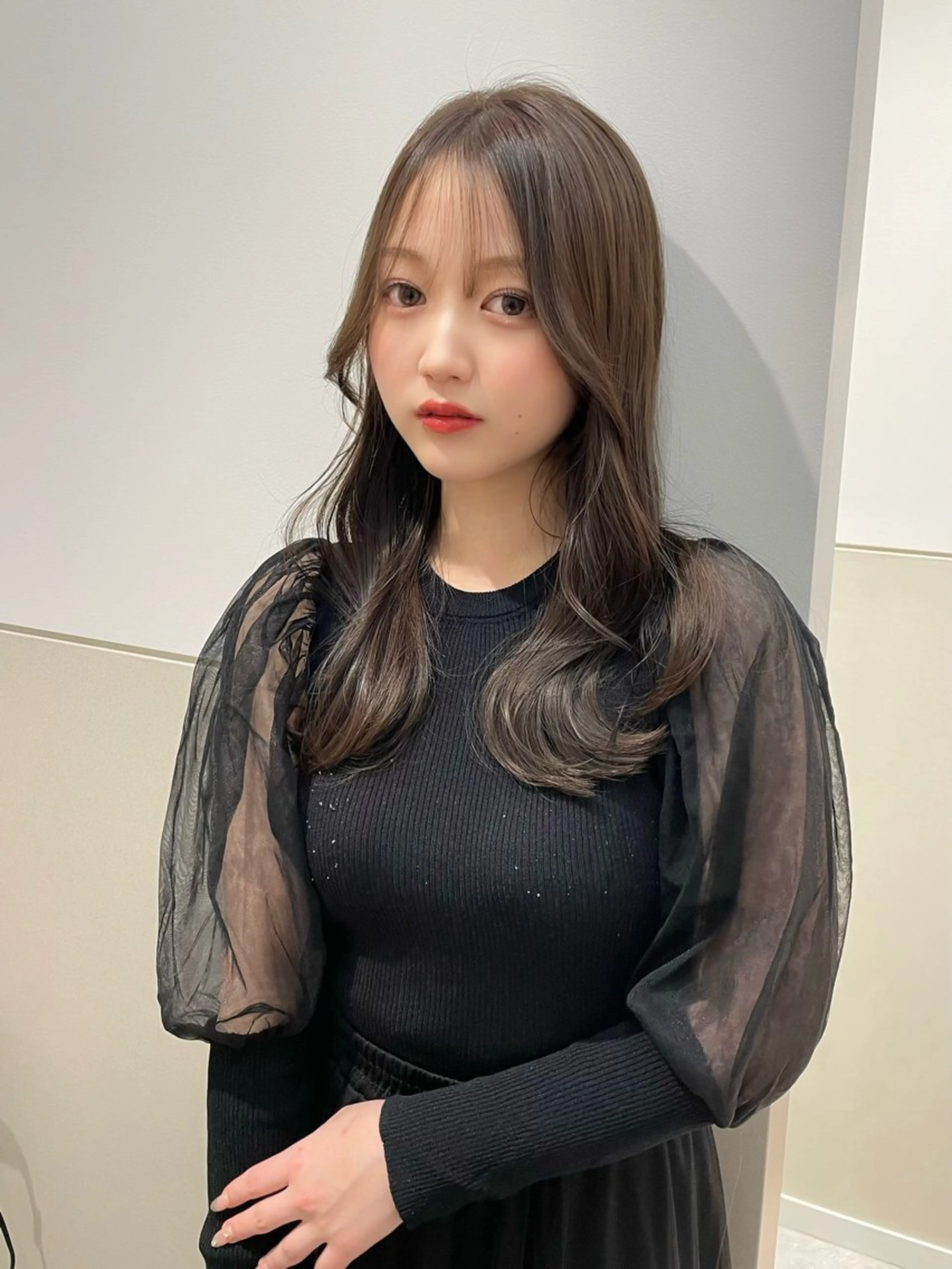 セミロング カラー ベージュカラー ブリーチ 透明感カラー ダブルカラー グレージュ カット ヘアカラー トリートメント 韓国ヘア🤍顔周り/ 髪質改善✨/林遼一郎のヘアスタイル