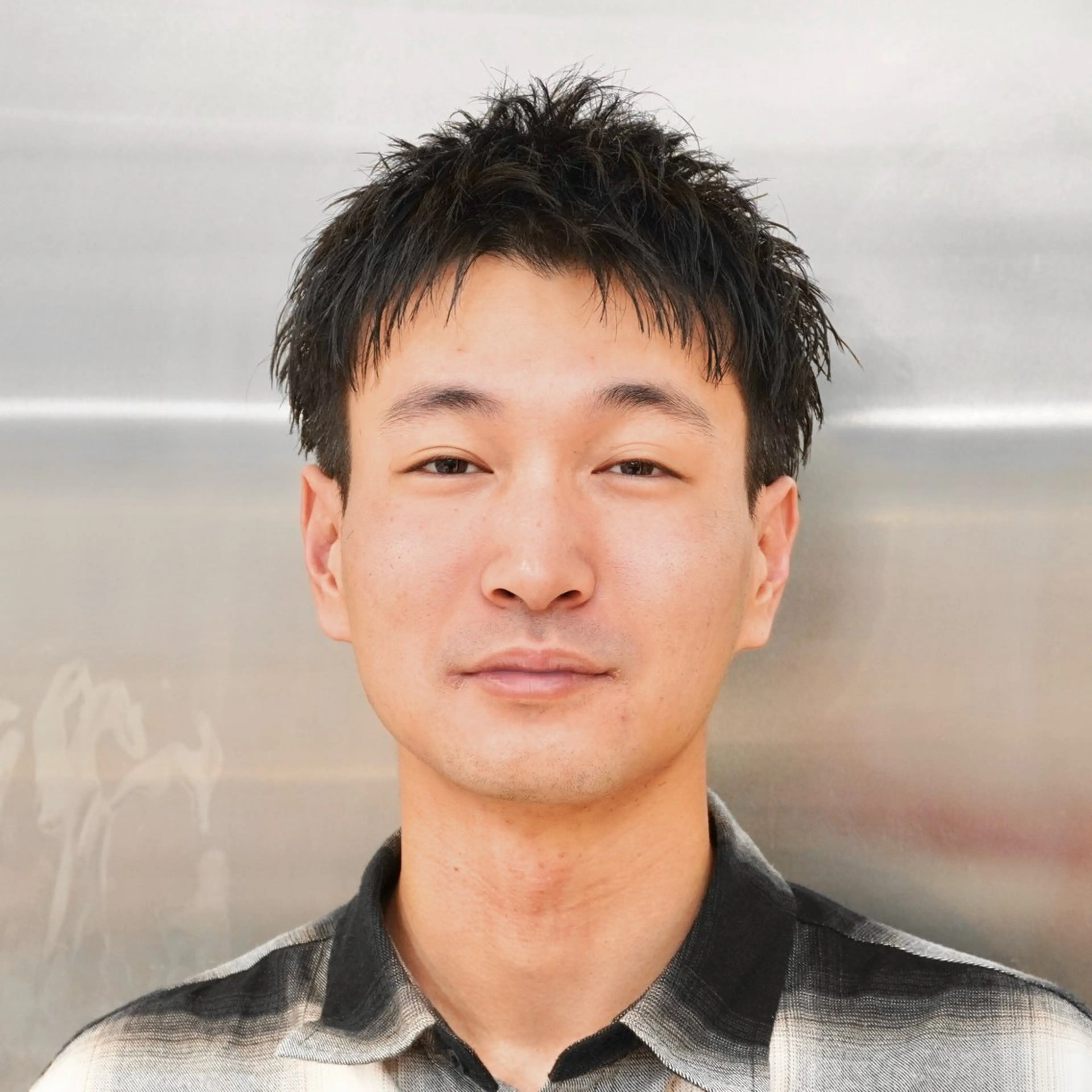 メンズ メンズブリーチ センターパート フェザーパーマ カルマパーマ メンズパーマ カット ヘアセット HIKARI メンズ満足度No.1のヘアスタイル