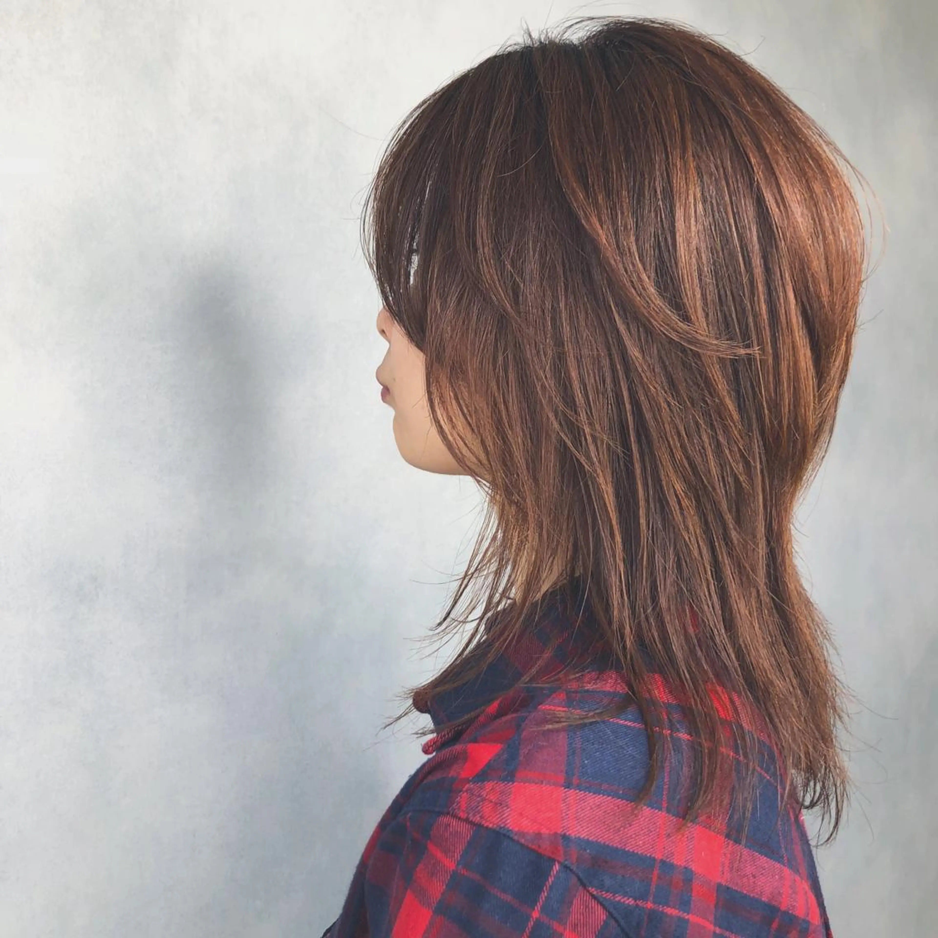 セミロング カラー ブリーチ ブリーチなしカラー ハイレイヤー レイヤーカット ORIKA 美容室のヘアスタイル