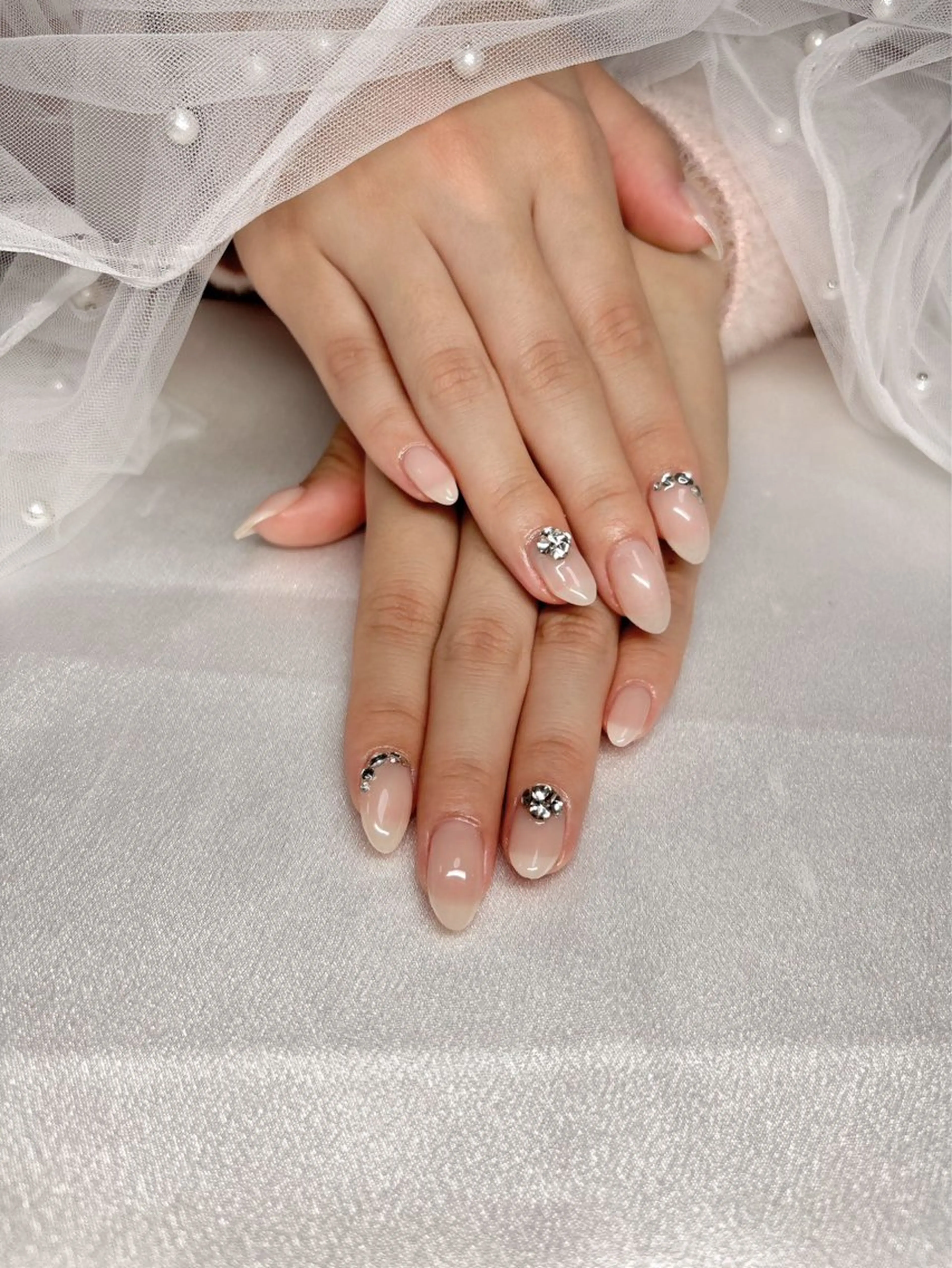 ネイル オーロラネイル 長さ出し フラッシュネイル フレンチネイル ジェルネイル ハンドネイル ETERNA Nail 銀座店【パラジェル/フィルイン/チップ長さだし/マグネット/ニュアンス】所属・ア カリのネイルデザイン