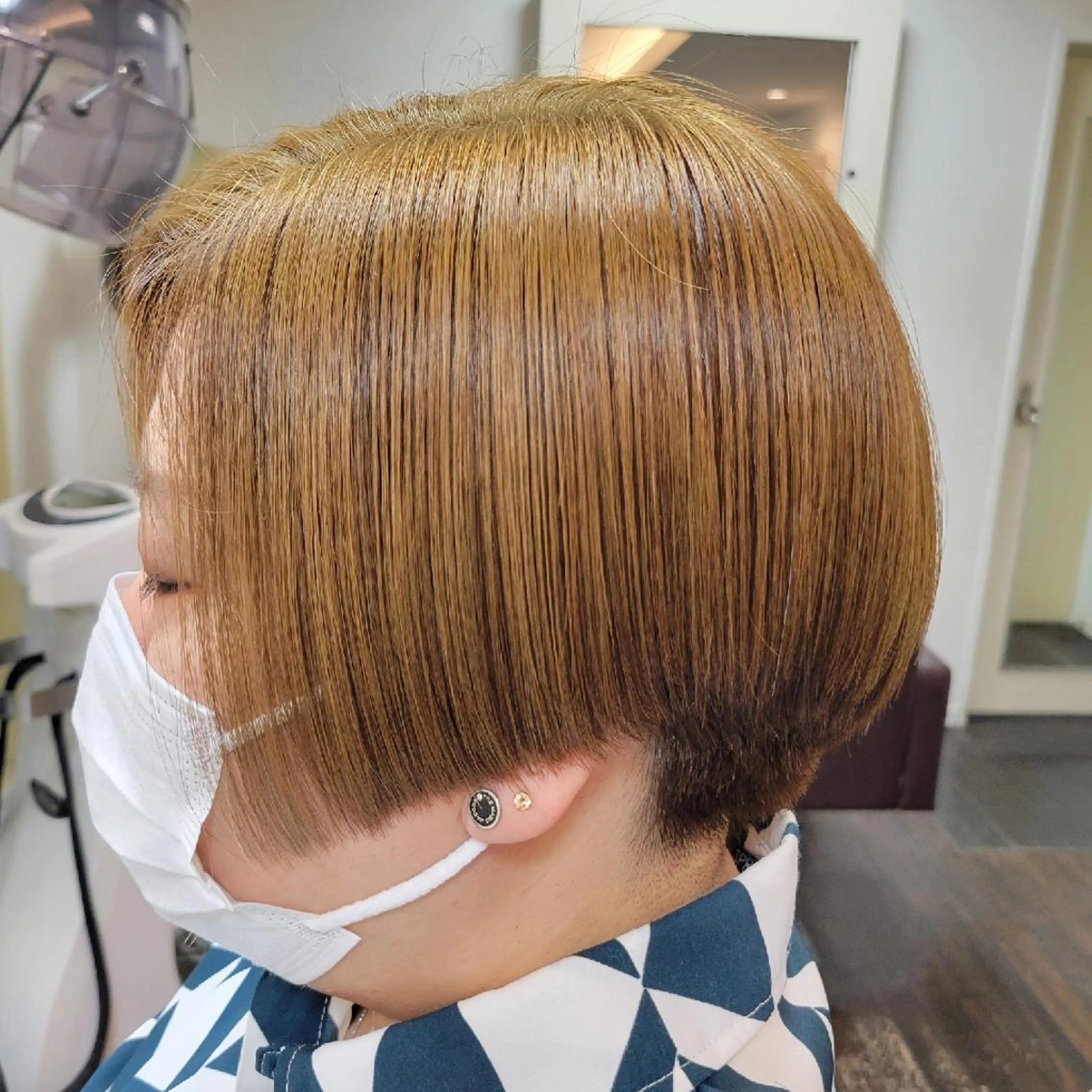 ショート ボブ ハイライト カット ヘアカラー トリートメント 遠藤 史秋のヘアスタイル