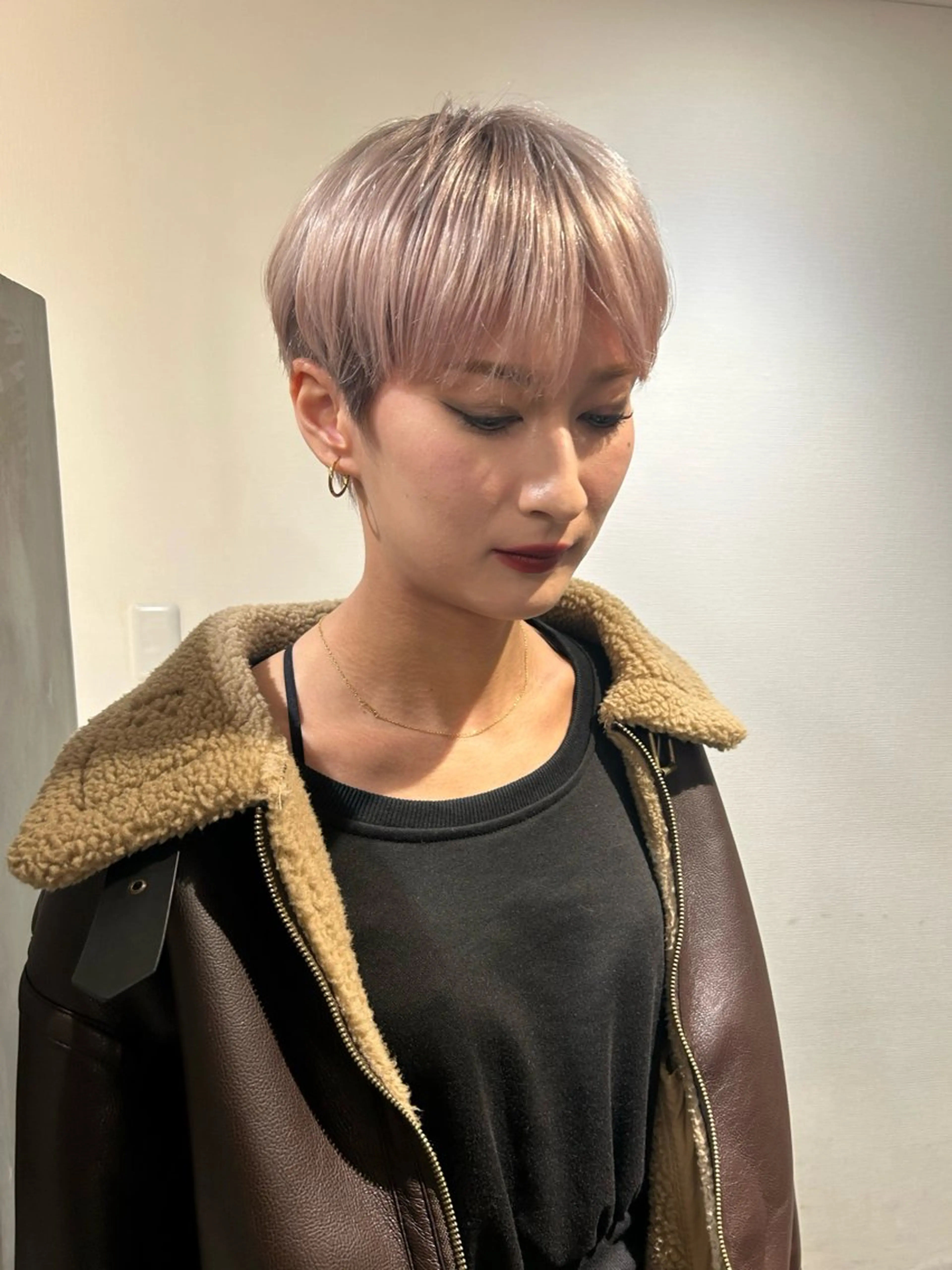 ショート カラー ハイトーンカラー ショートヘア カット ヘアカラー トリートメント Loom.所属・村上雅人 ナチュラルモードのヘアスタイル