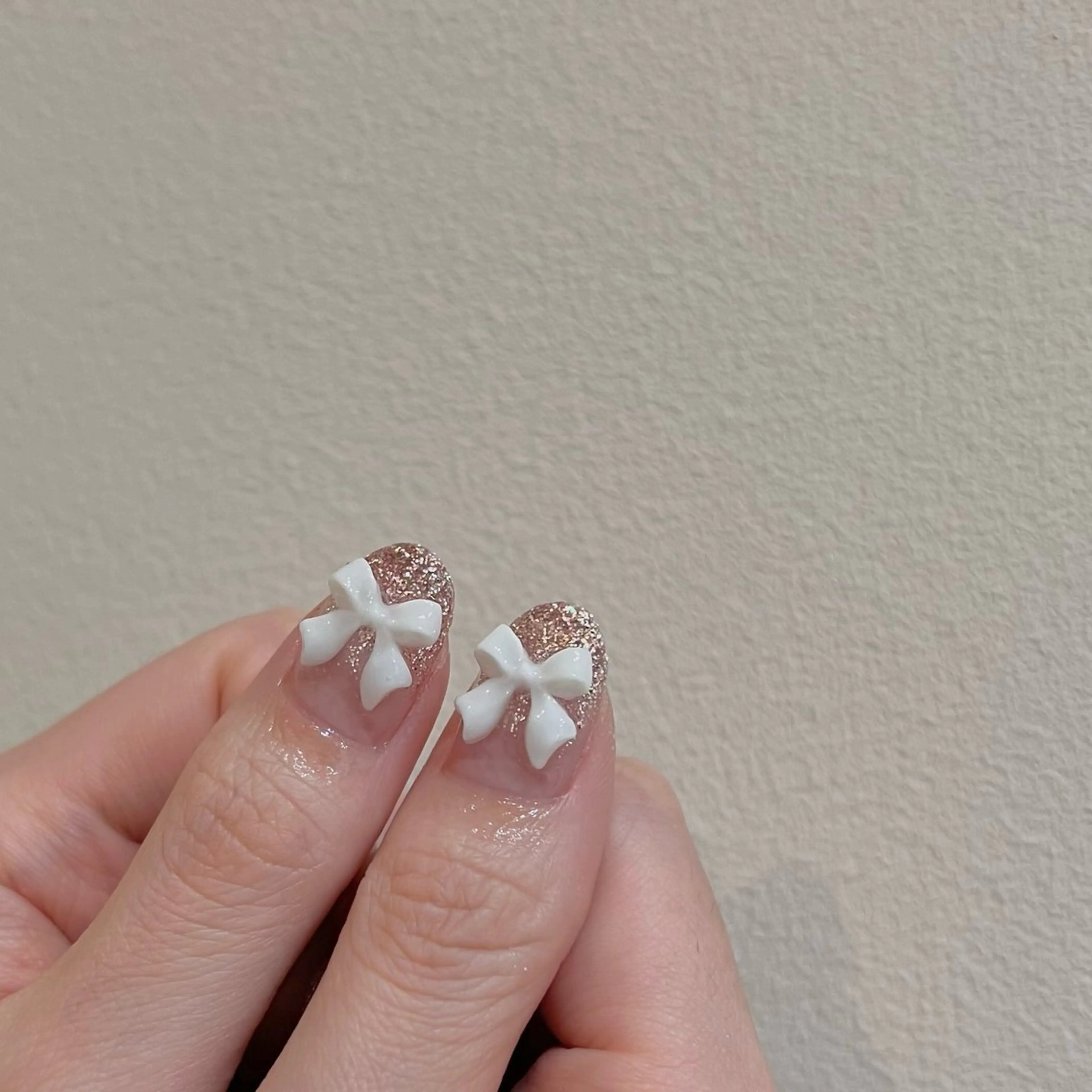 ネイル リボン ハンドネイル 🎀チーク/ちゅるん 🫧chisa🎀のネイルデザイン