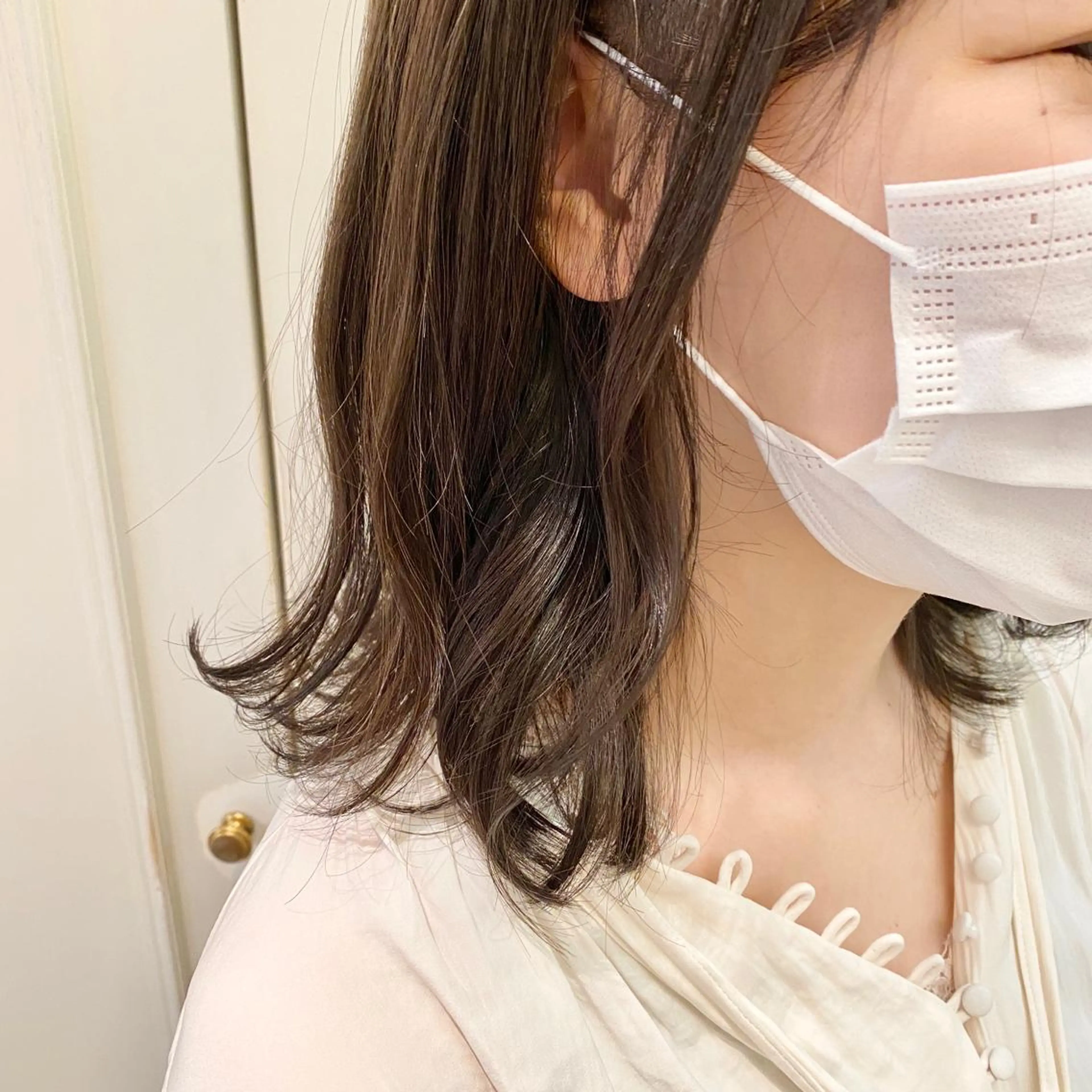 ミディアム カラー ベージュカラー カット ヘアカラー トリートメント 大久保 愛のヘアスタイル