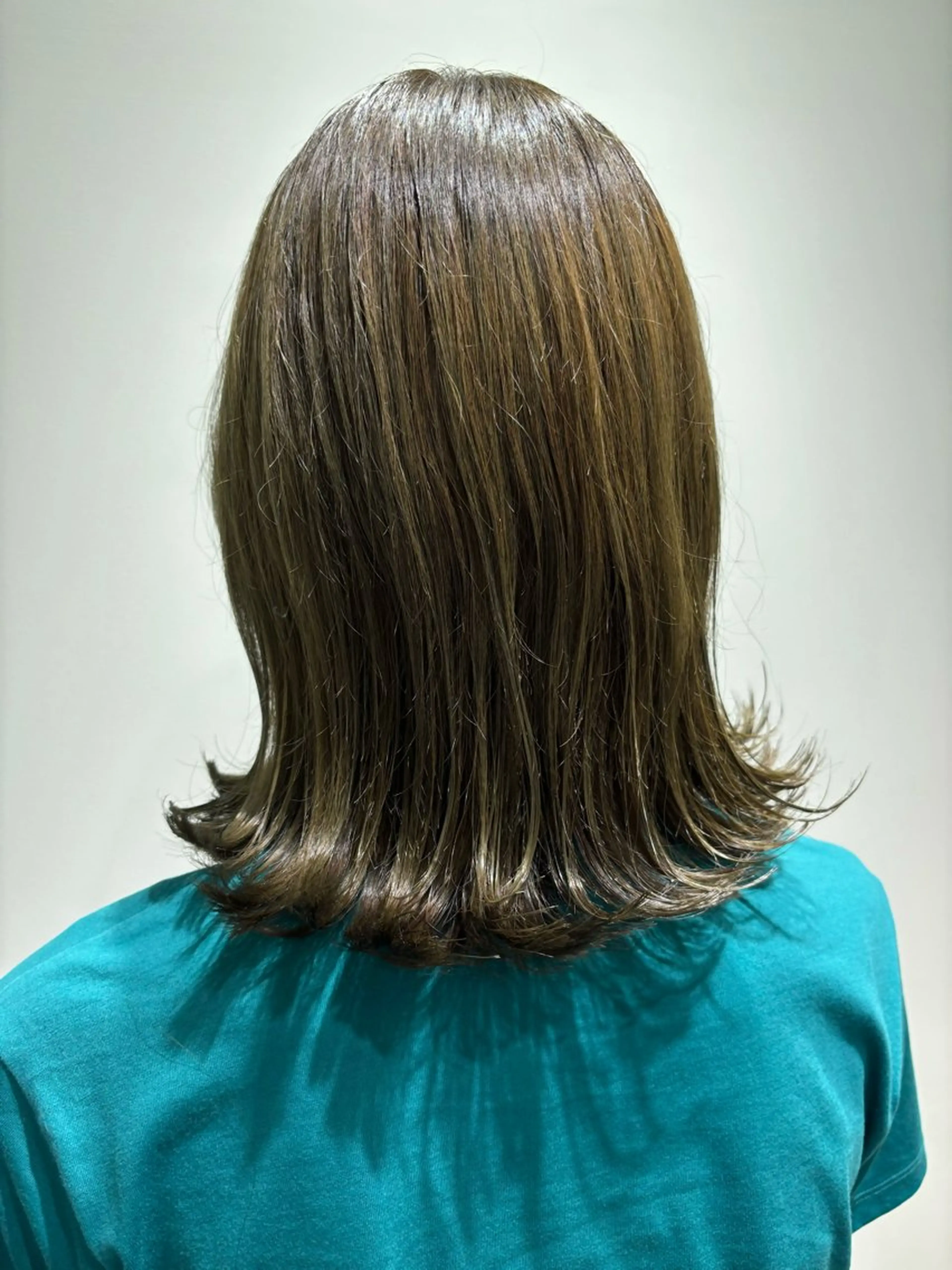 ミディアム カラー ベージュカラー オリーブベージュ カット ヘアカラー ducha所属・DUCHA Tomida naoのヘアスタイル