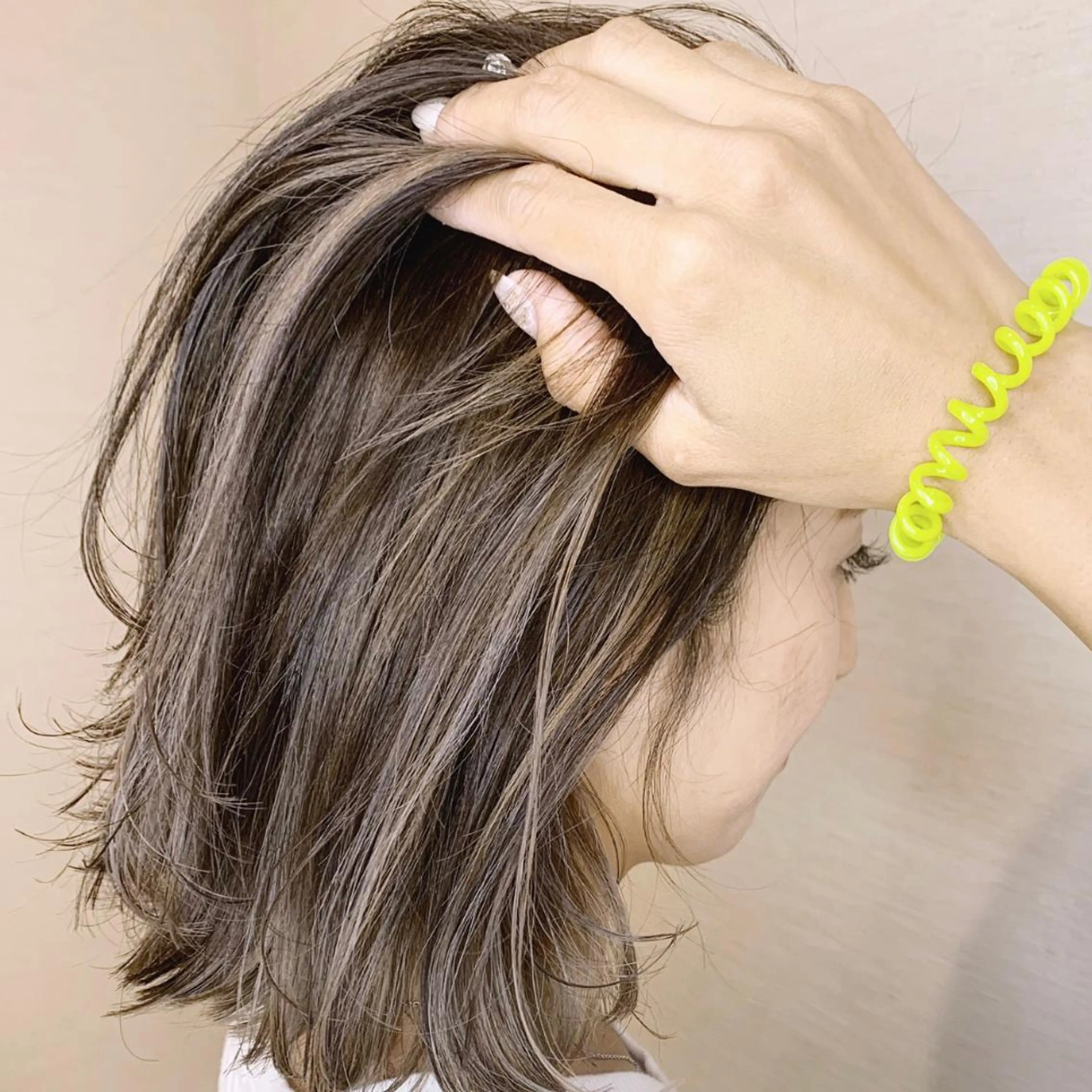 ミディアム ブリーチなしダブル/ レイヤーカット 小棹のヘアスタイル