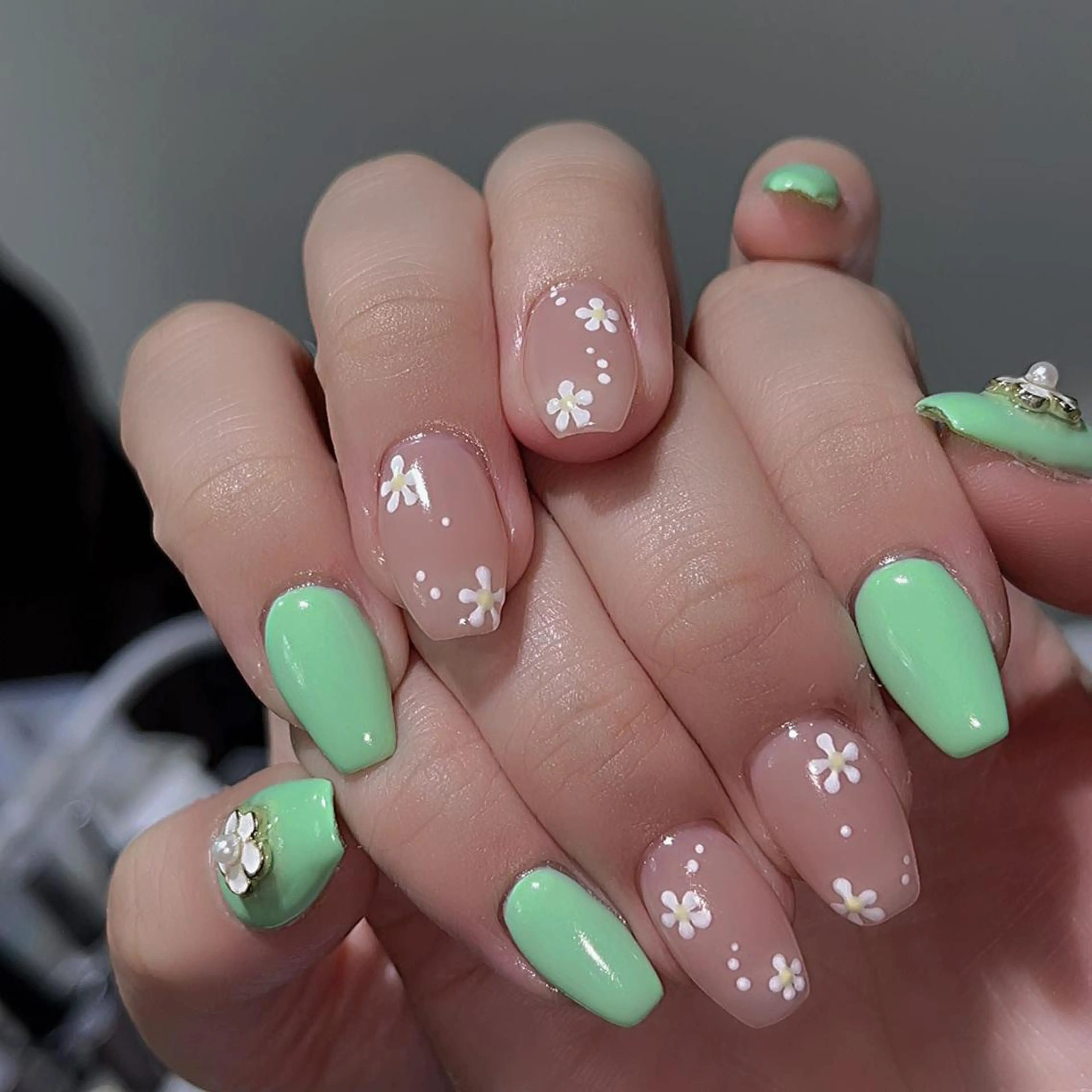 ネイル 長さ出し ネイルチップ Queens テイのネイルデザイン