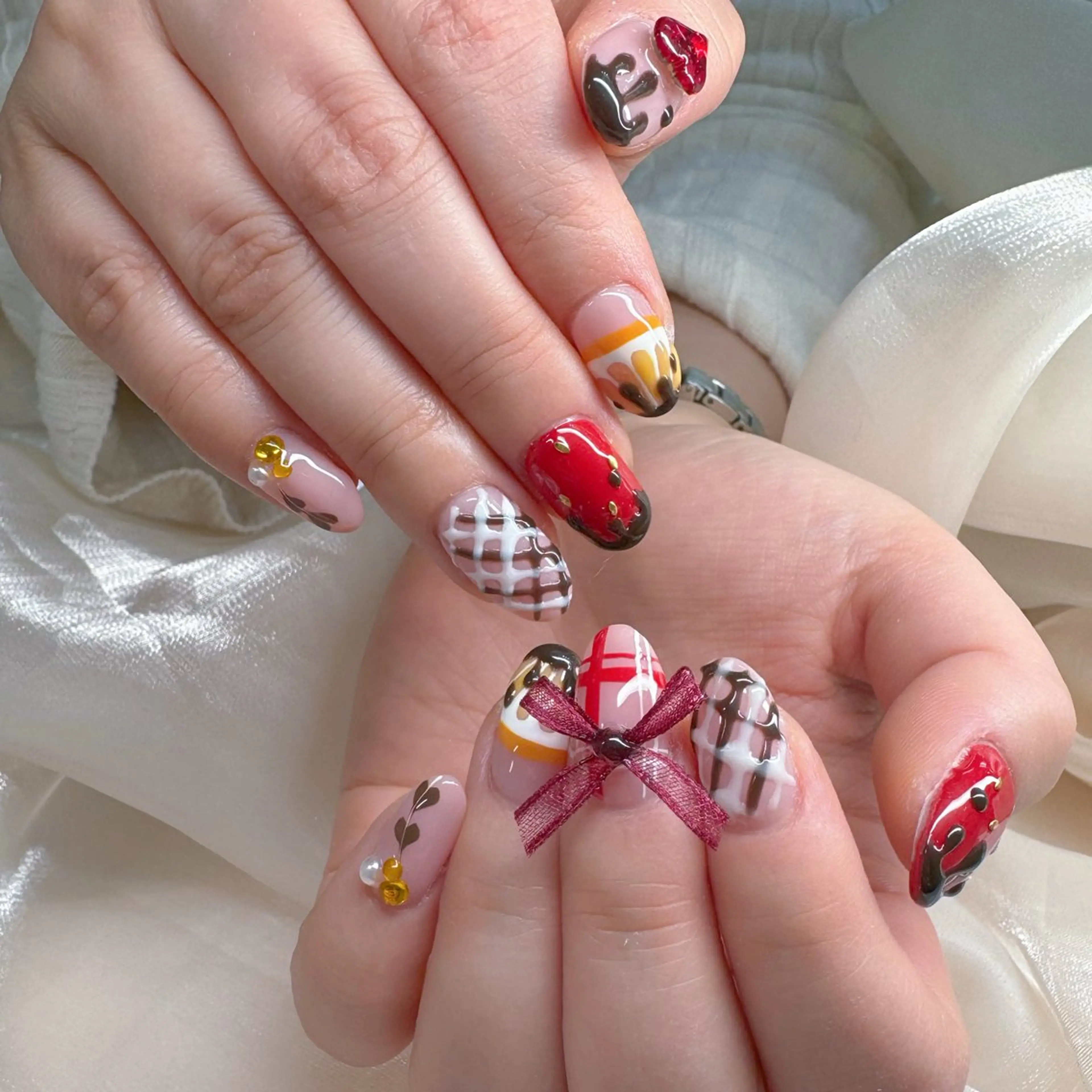 ネイル チークネイル ガーリー キラキラネイル 韓国ネイル リボン ハンドネイル NailPrincess所属・princess スカルプ専門店のネイルデザイン