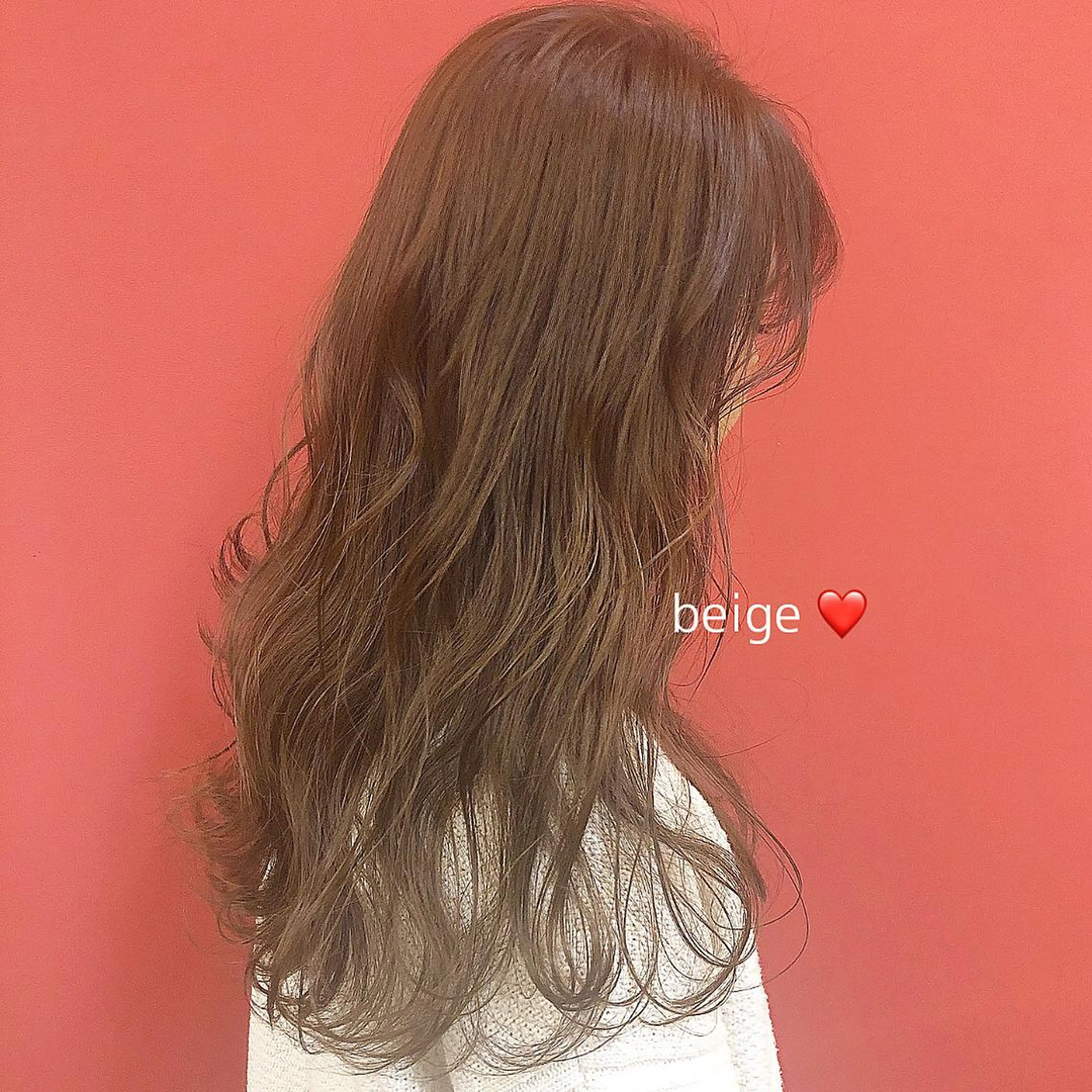 ロング カラー アッシュ ベージュカラー ヘアカラー トリートメント 川元 汐音のヘアスタイル