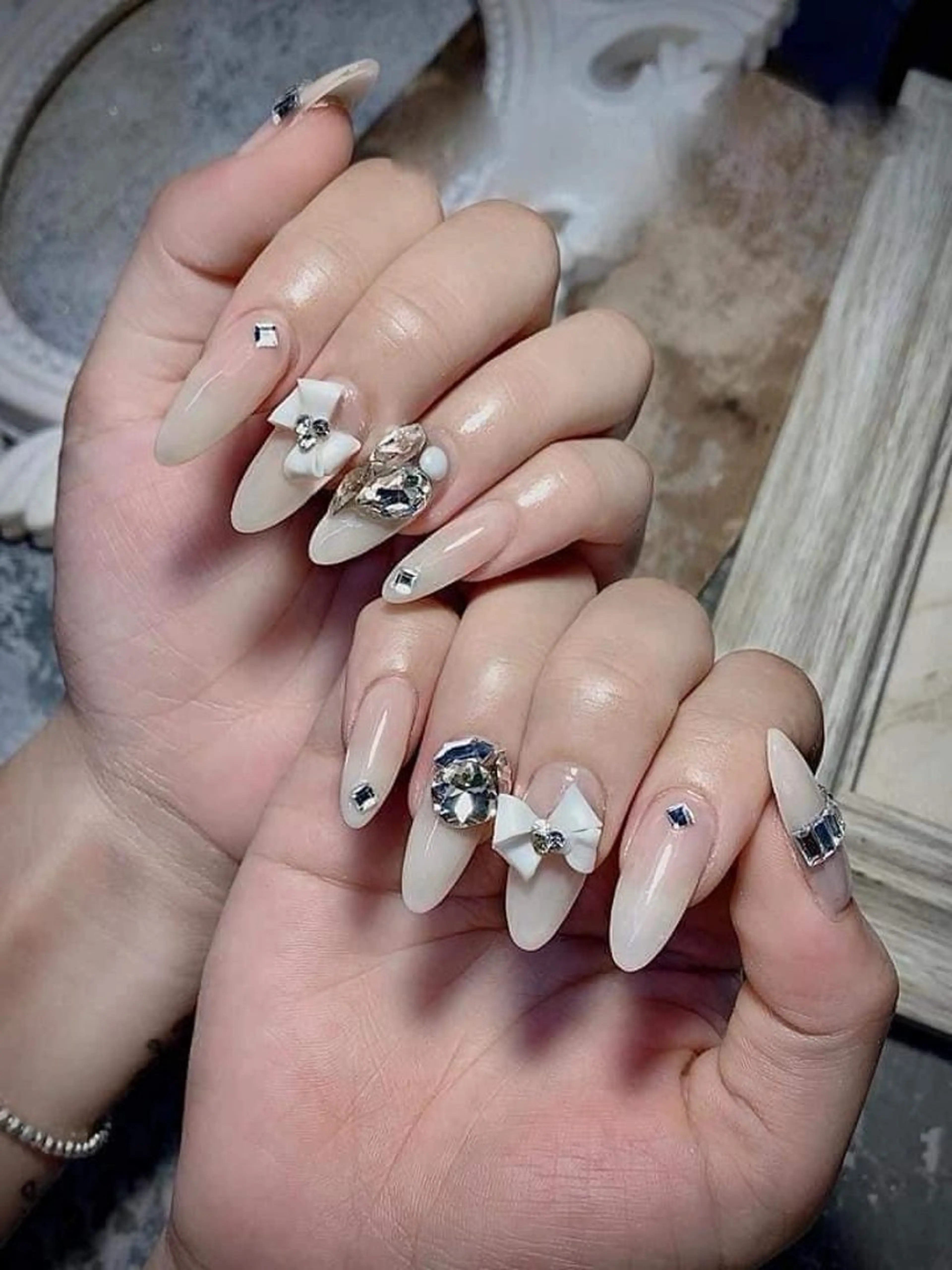 ネイル ハンドネイル MQueen ネイルサロンマルのネイルデザイン