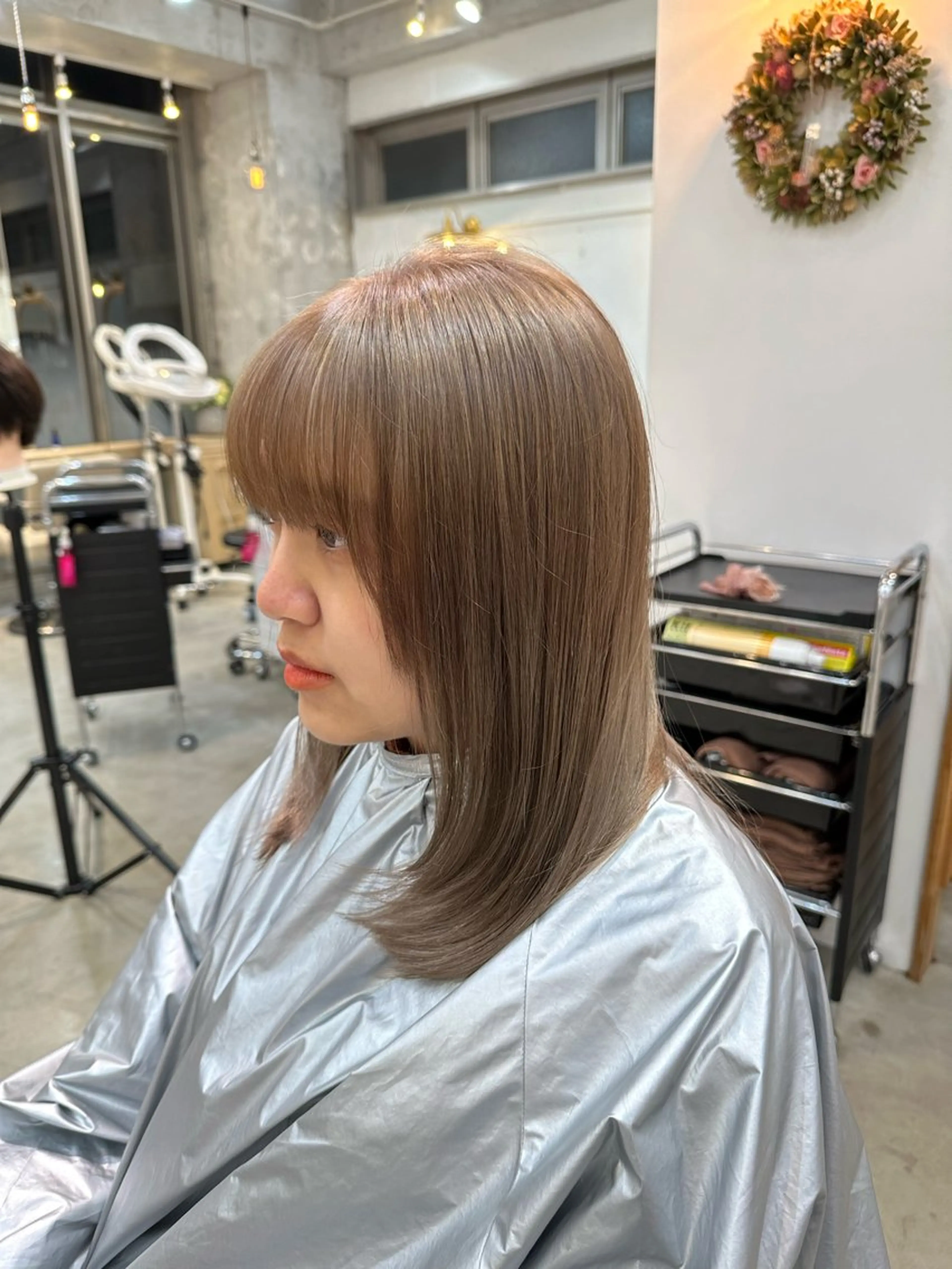 ミディアム カラー ヘアカラー トリートメント ハイトーンレイヤー 顔まわりSOTAのヘアスタイル