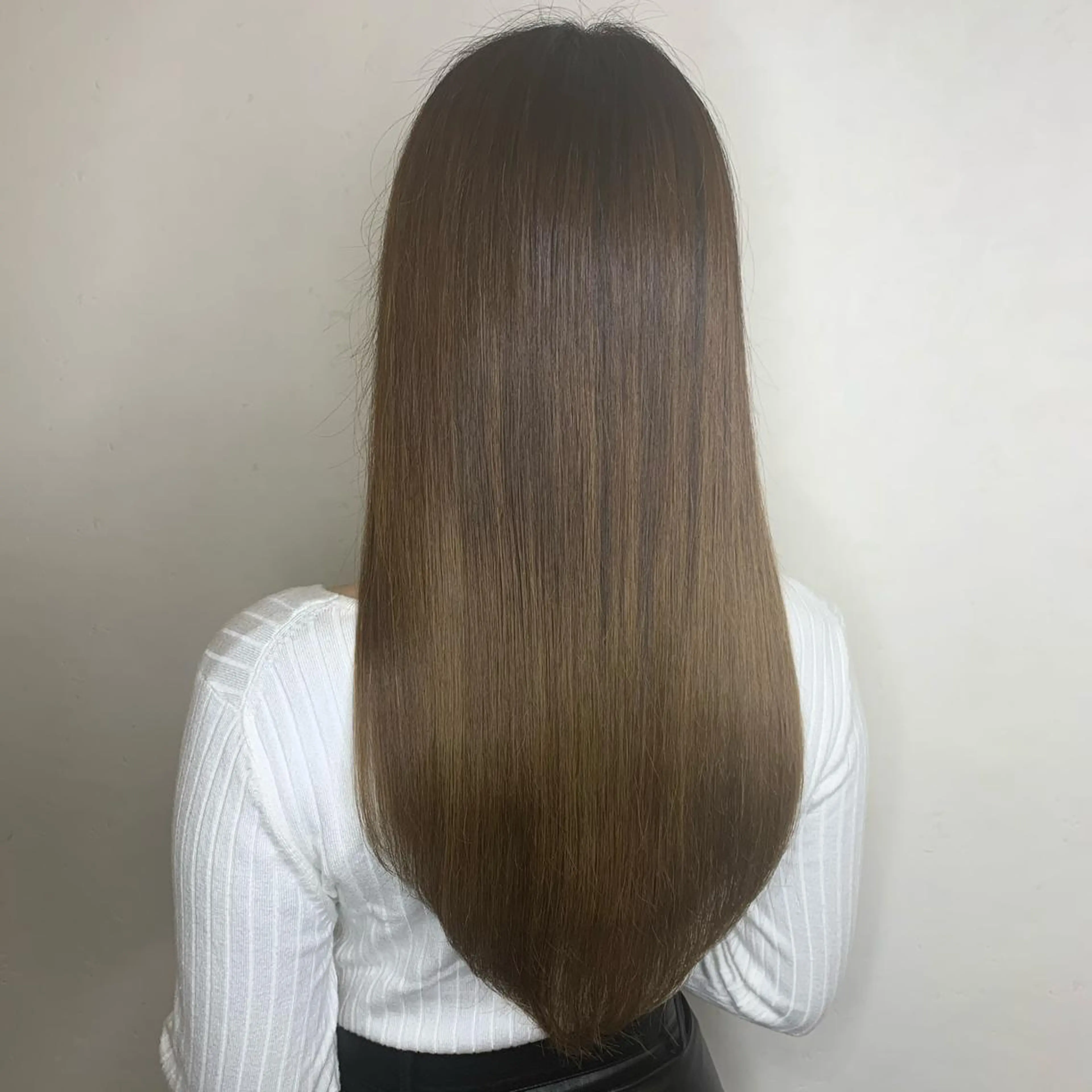 セミロング カラー パーマ メンズ キッズ ネイル メンズブリーチ メンズハイライト メンズインナーカラー メンズ韓国風 ブリーチ ヘアカラー オリーブカラー 特化　　kaiのヘアスタイル