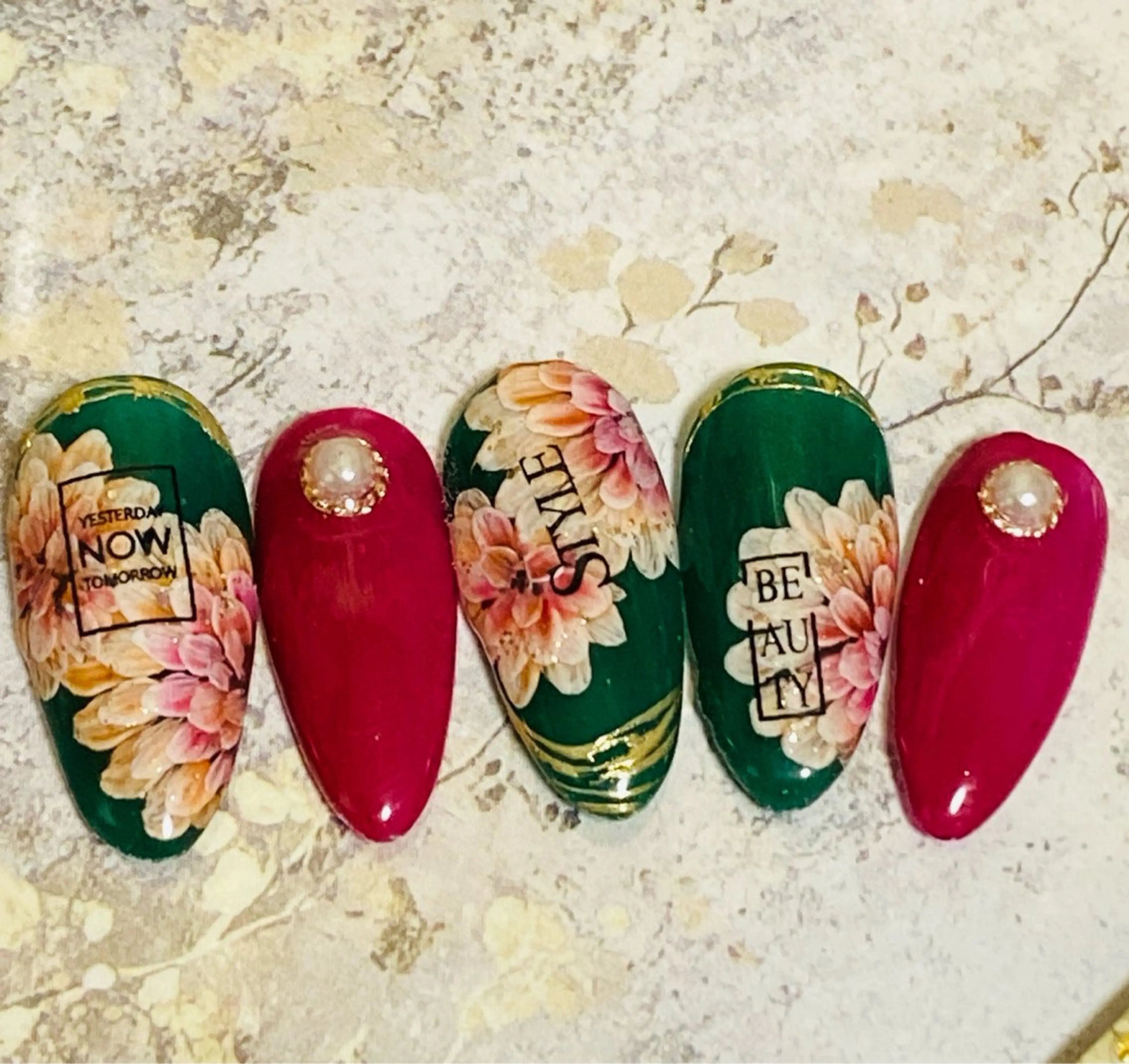 ダリア  【オフ込み】☆110の写真