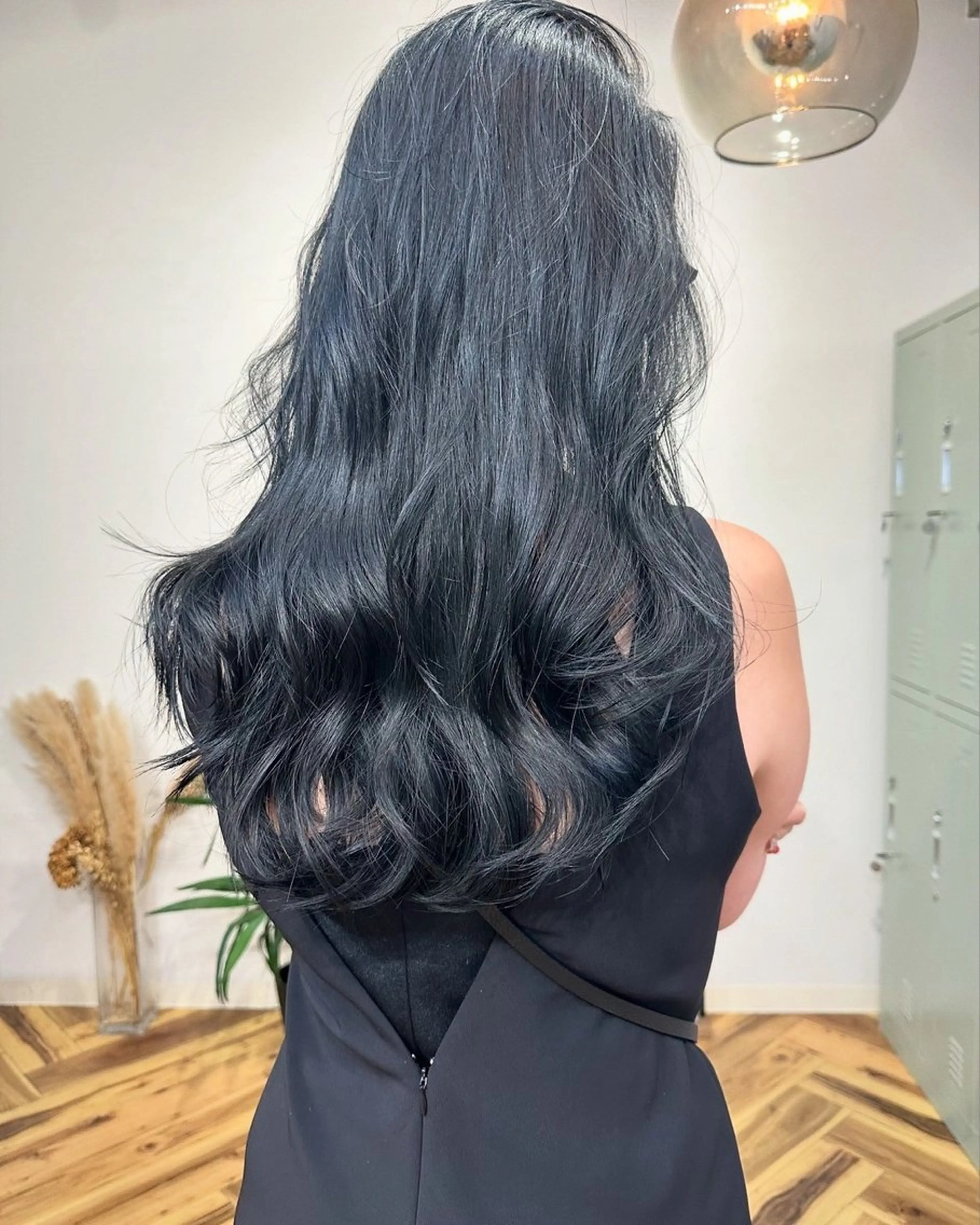 ロング カラー ヘアアレンジ 黒髪 ブリーチ ブルーカラー ブルーブラック ケアブリーチ カット ヘアカラー lani 天神大名/ブリーチのヘアスタイル