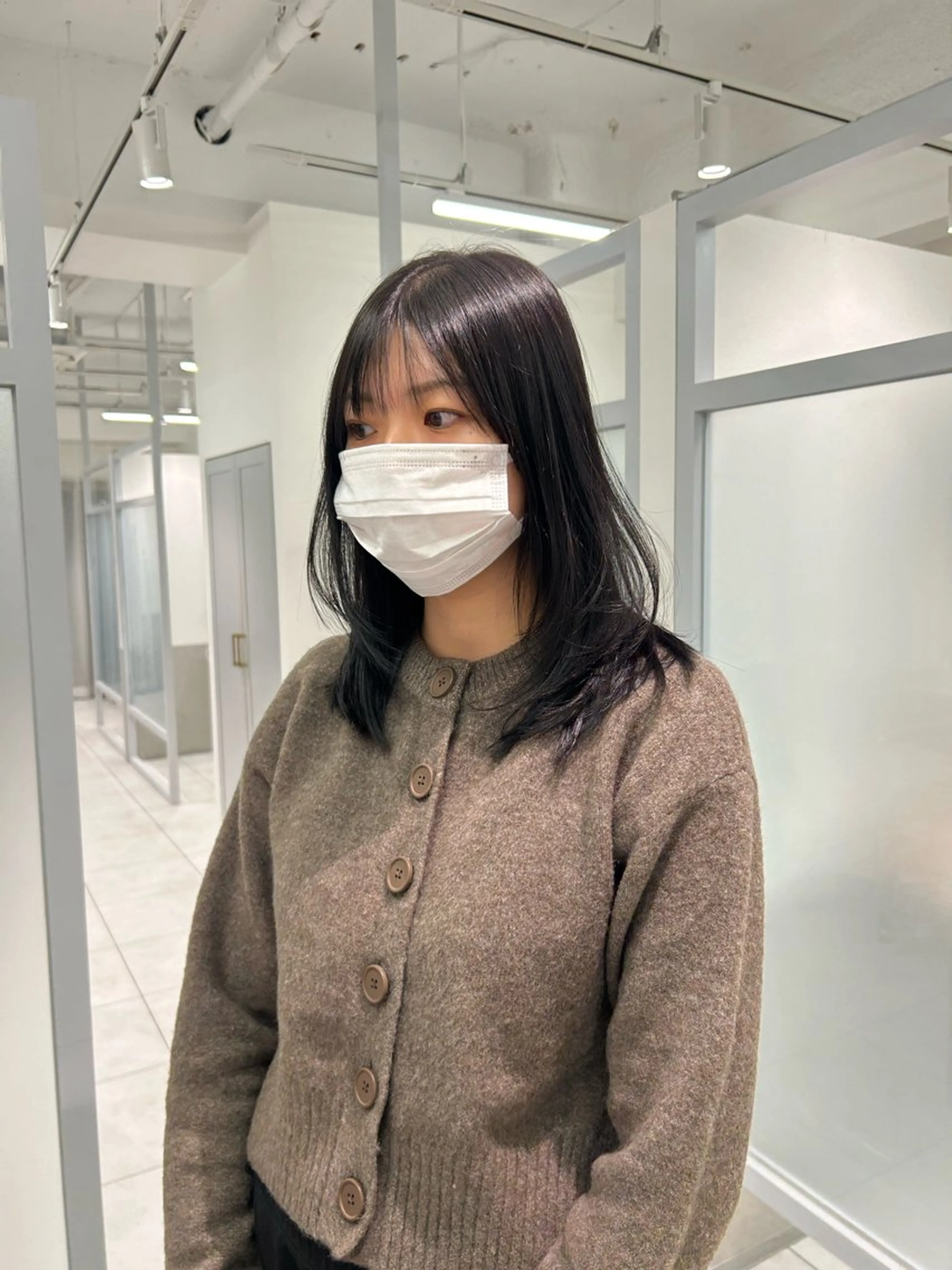 ミディアム カラー カット ヘアカラー トリートメント オリーブ/アッシュ やわらか透明感カラーのヘアスタイル