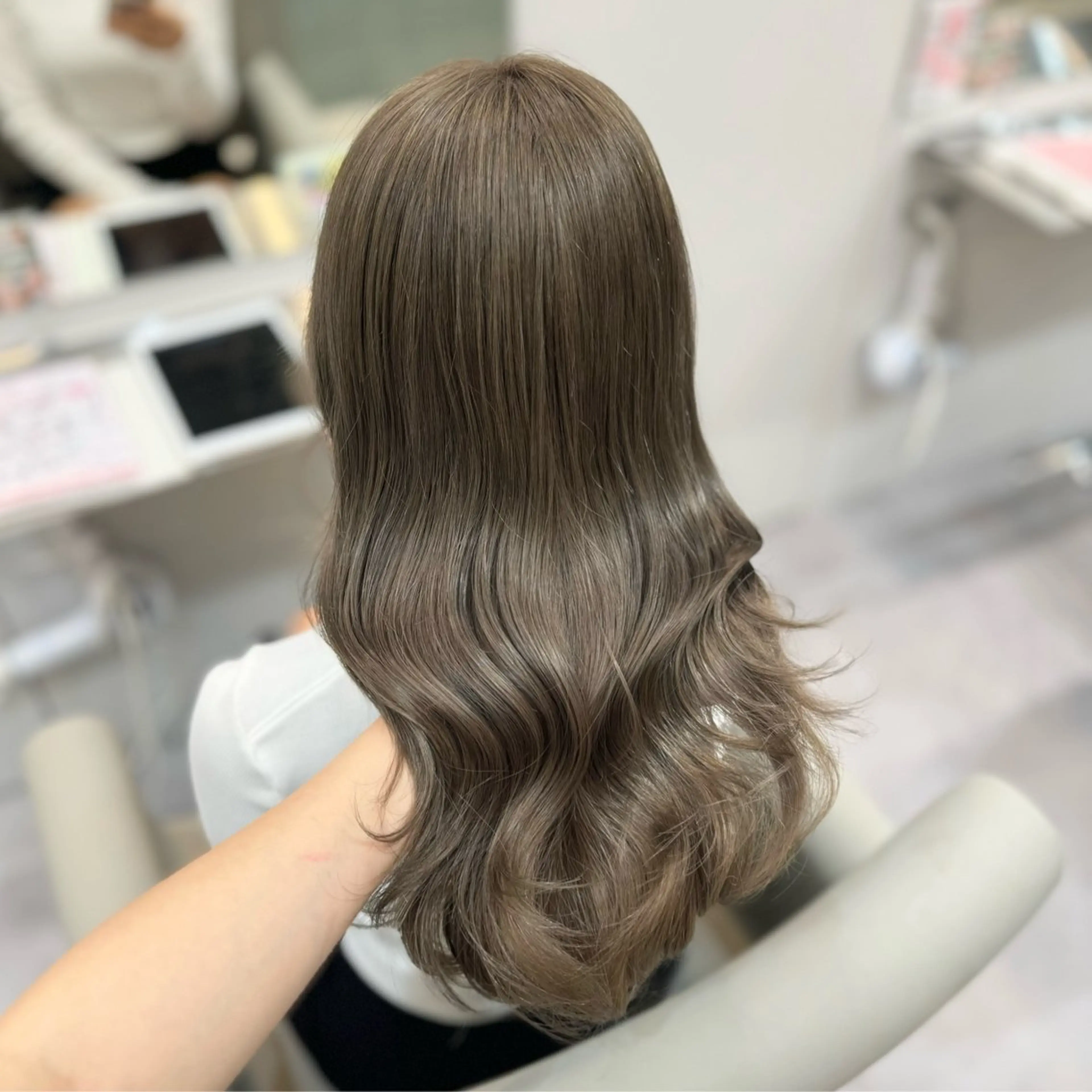 セミロング カット ヘアカラー R 横浜【アール】所属・ハイトーン/韓国 ヘア　momo˚✧₊のヘアスタイル