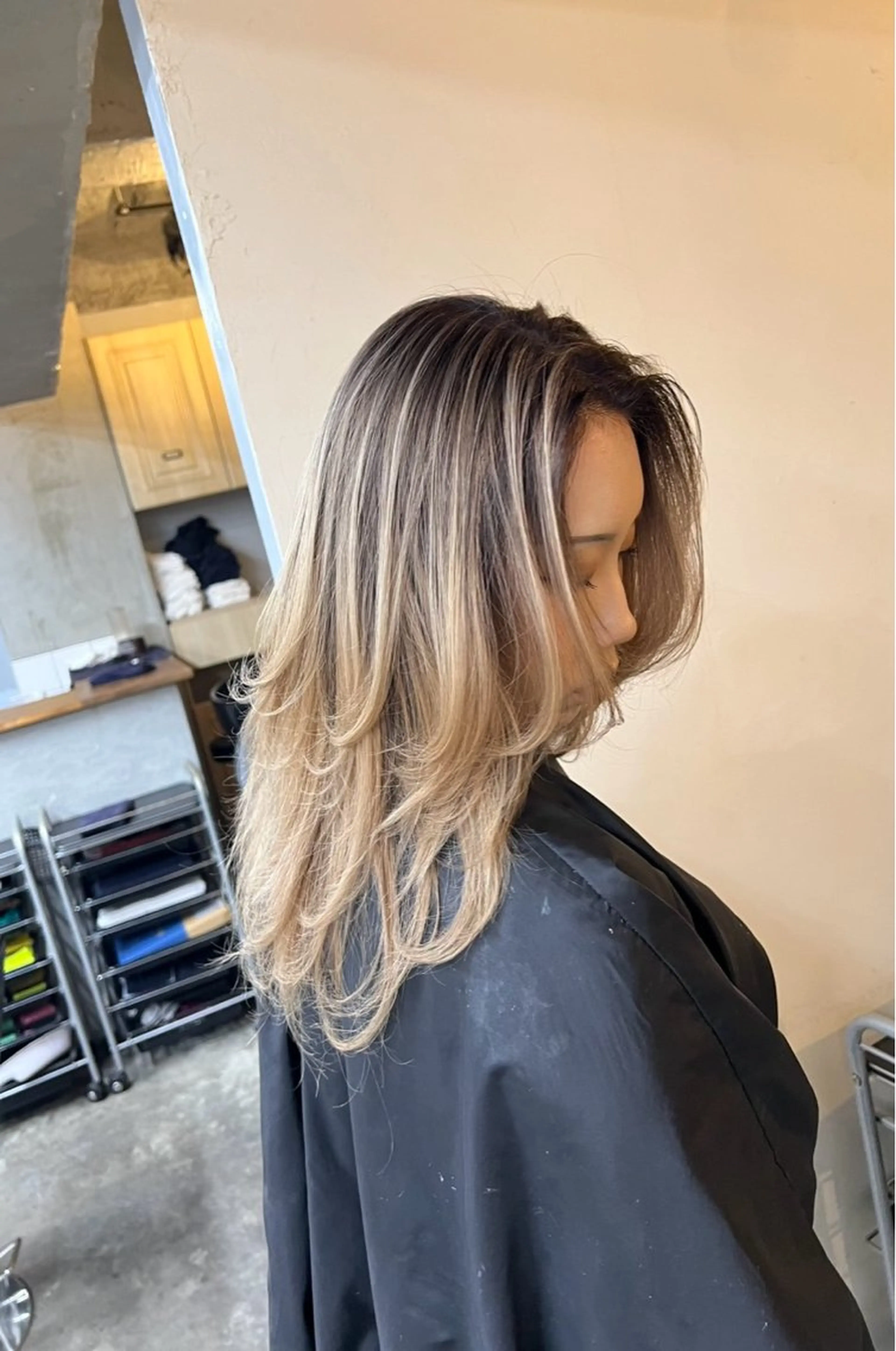 セミロング カラー バレイヤージュ ベージュカラー ホワイトベージュ レイヤーカット ヘアカラー トリートメント ROBIN所属・指名数No.1 /NAOYAのヘアスタイル