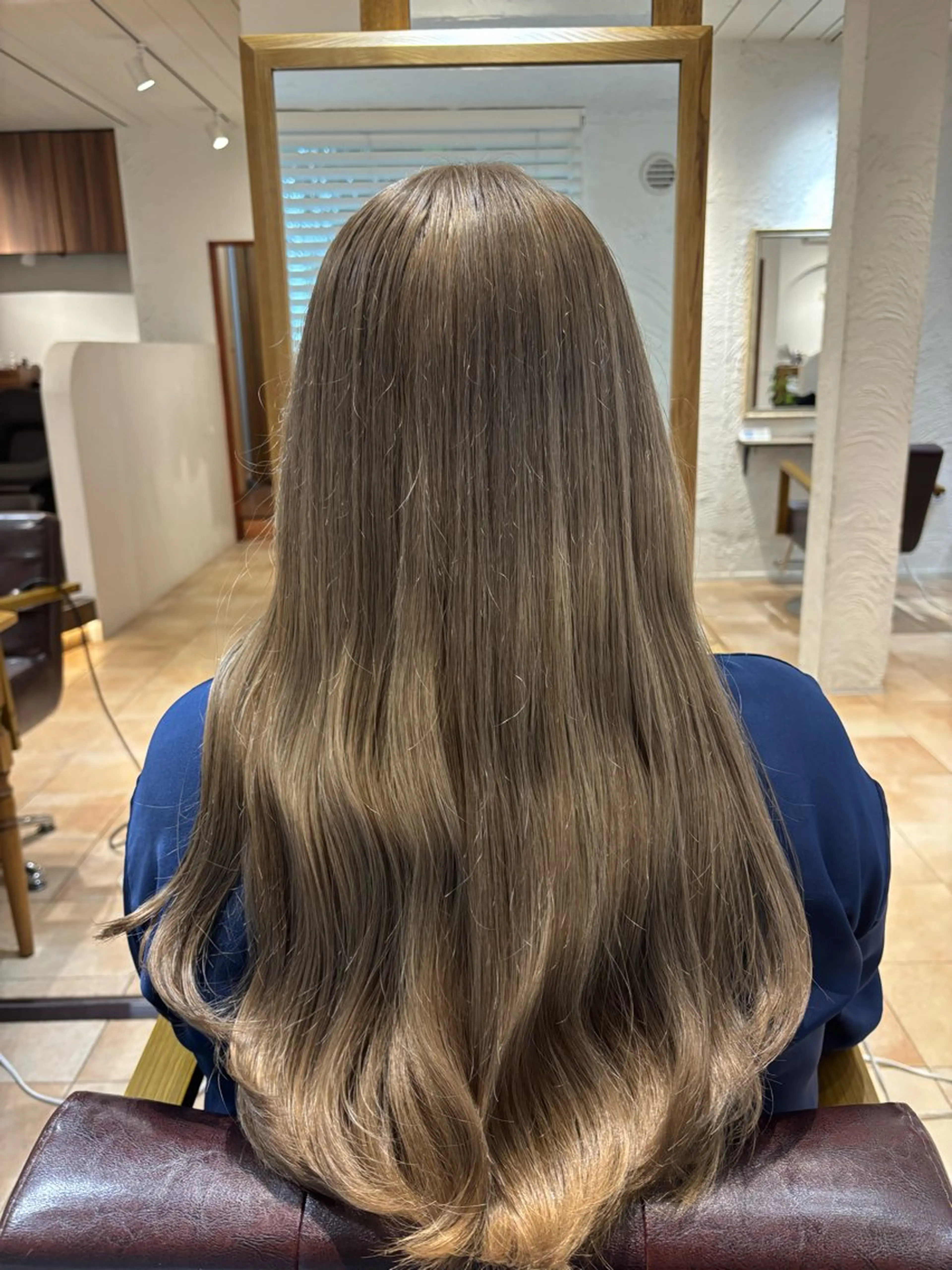 ロング カラー ダブルカラー グレージュ ミルクティーグレージュ 🌈透明感カラー🌈 🌟吉田祐介🌟のヘアスタイル