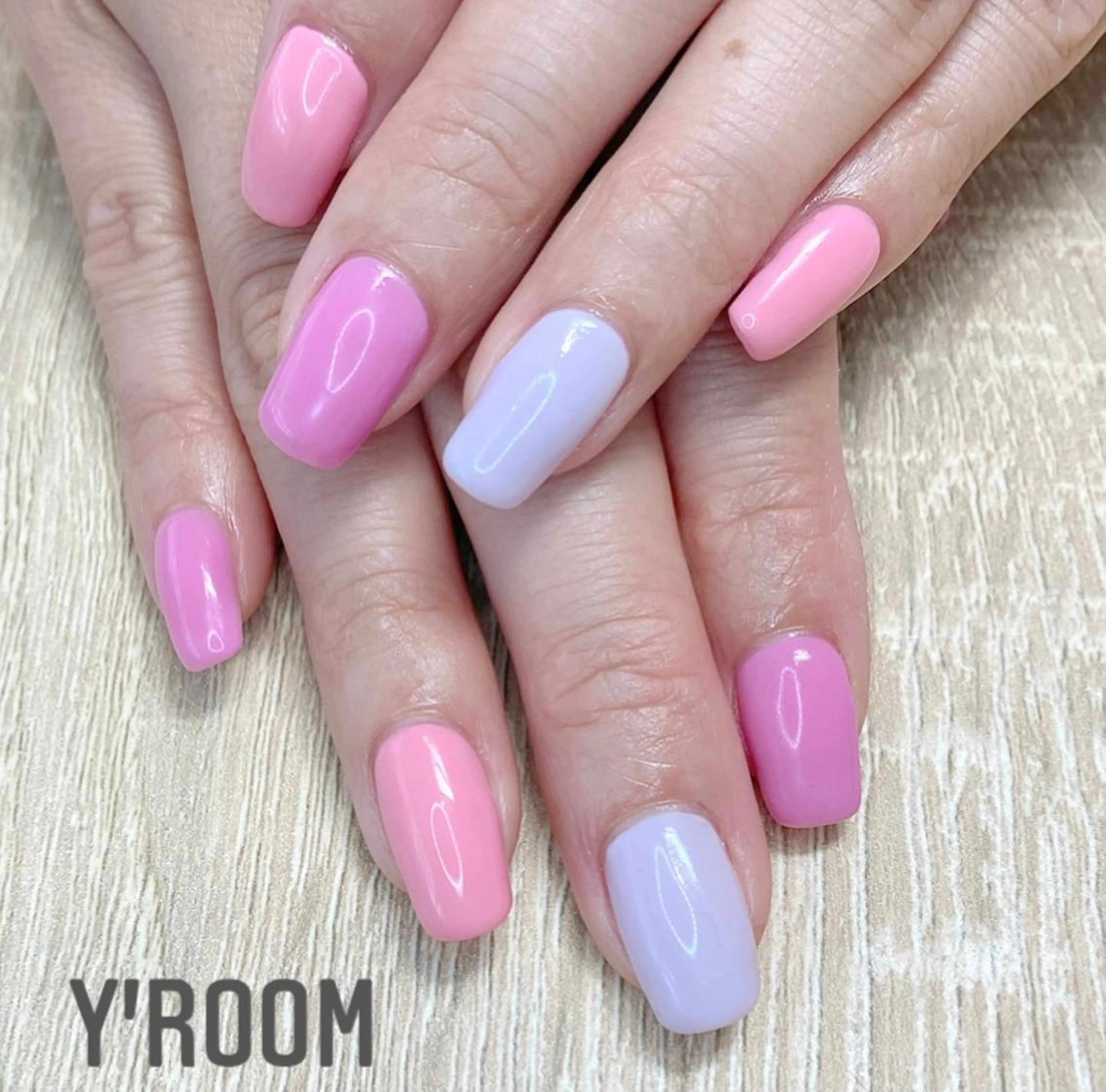 ネイル オーロラネイル フラッシュネイル ジェルネイル グラデーション 氷ネイル・うるうるネイル YUKA （ネイリスト）のネイルデザイン