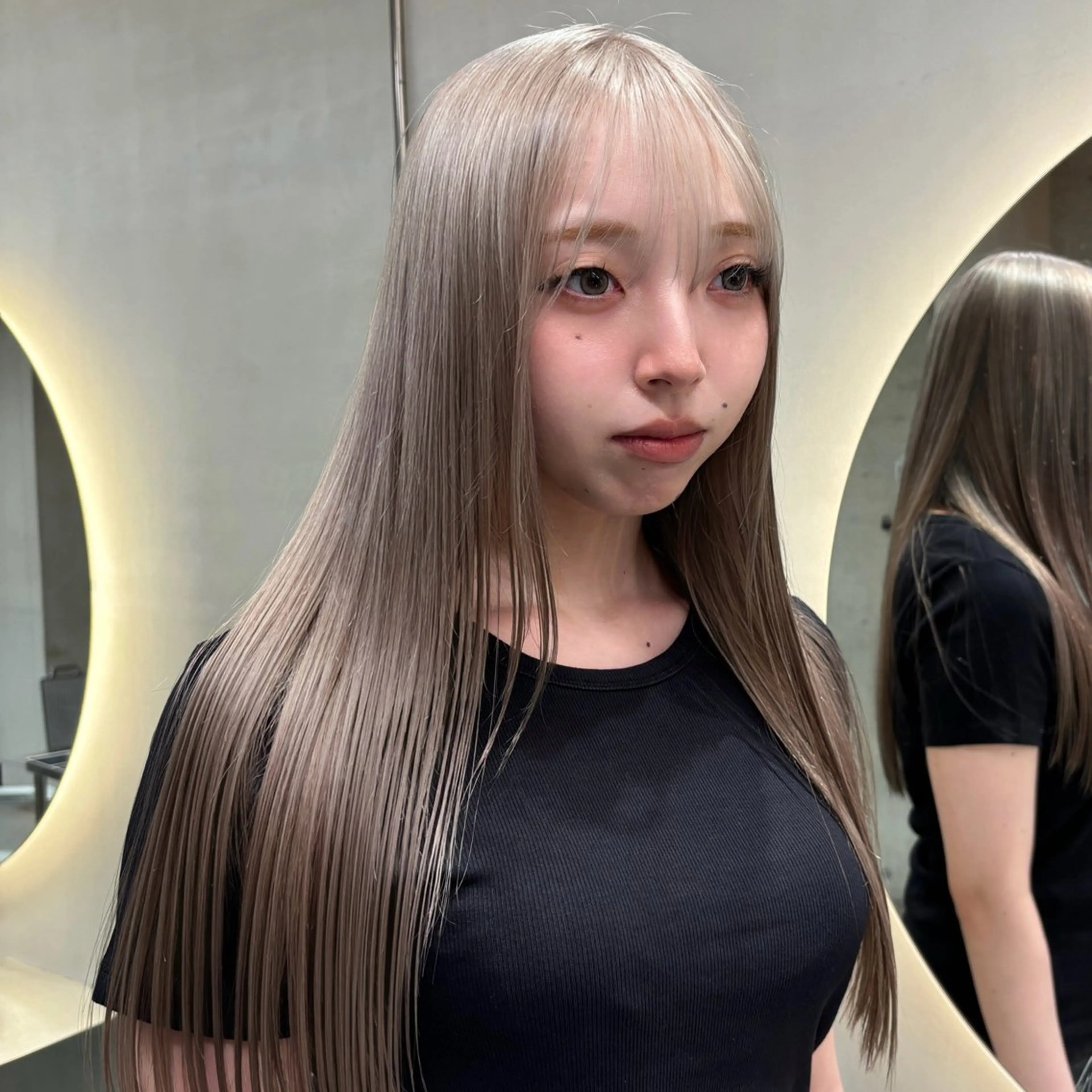 ロング カラー ブリーチ シルバー トリートメント ハイトーン特化/りく /デザインカラー🫟のヘアスタイル