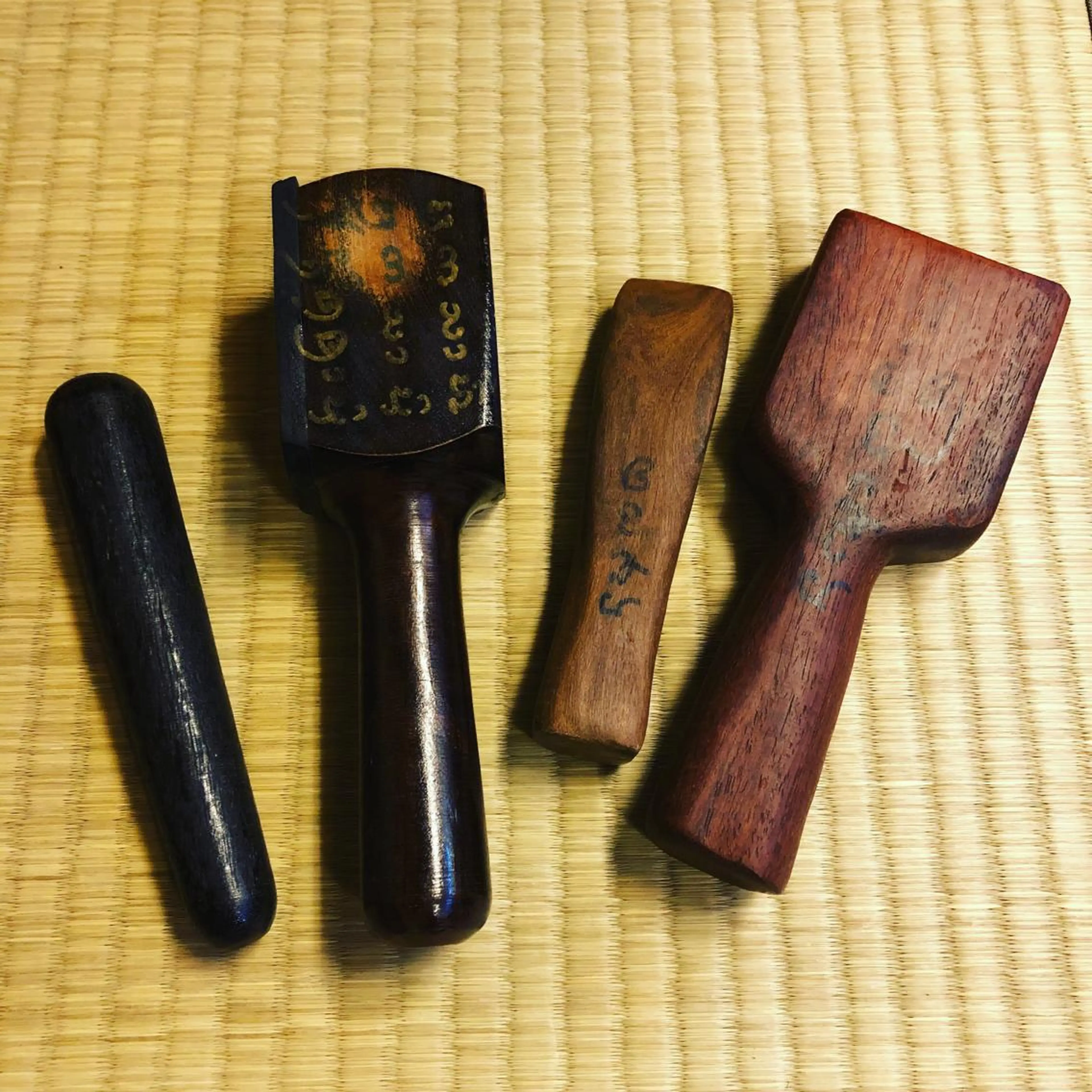 【ガチガチの肩腰に】タイ伝統木づち療法＋タイ古式マッサージ　計120分の写真