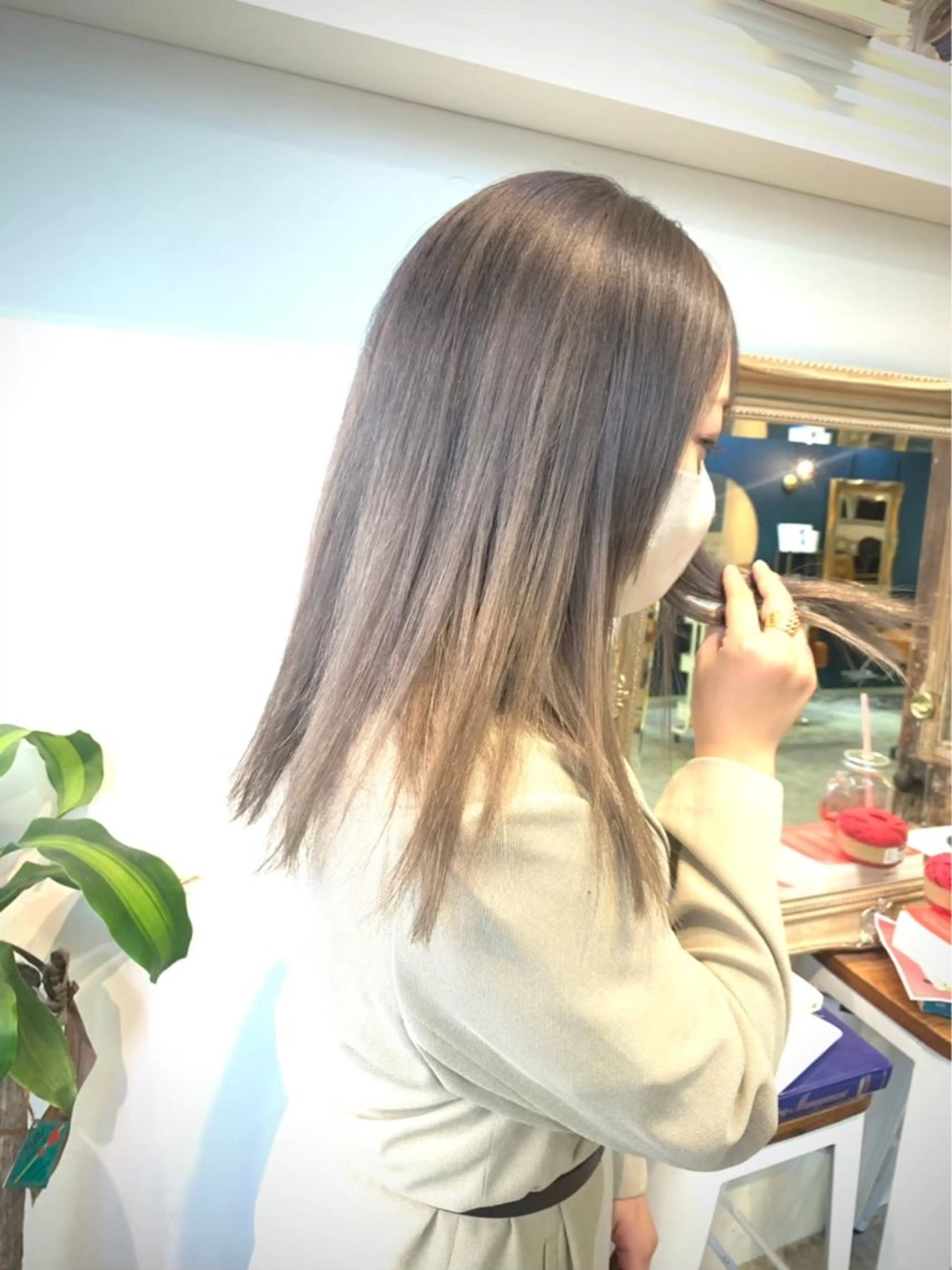 ロング カラー ベージュカラー ミルクティーベージュ MUSASHI ブリーチカラー◎のヘアスタイル