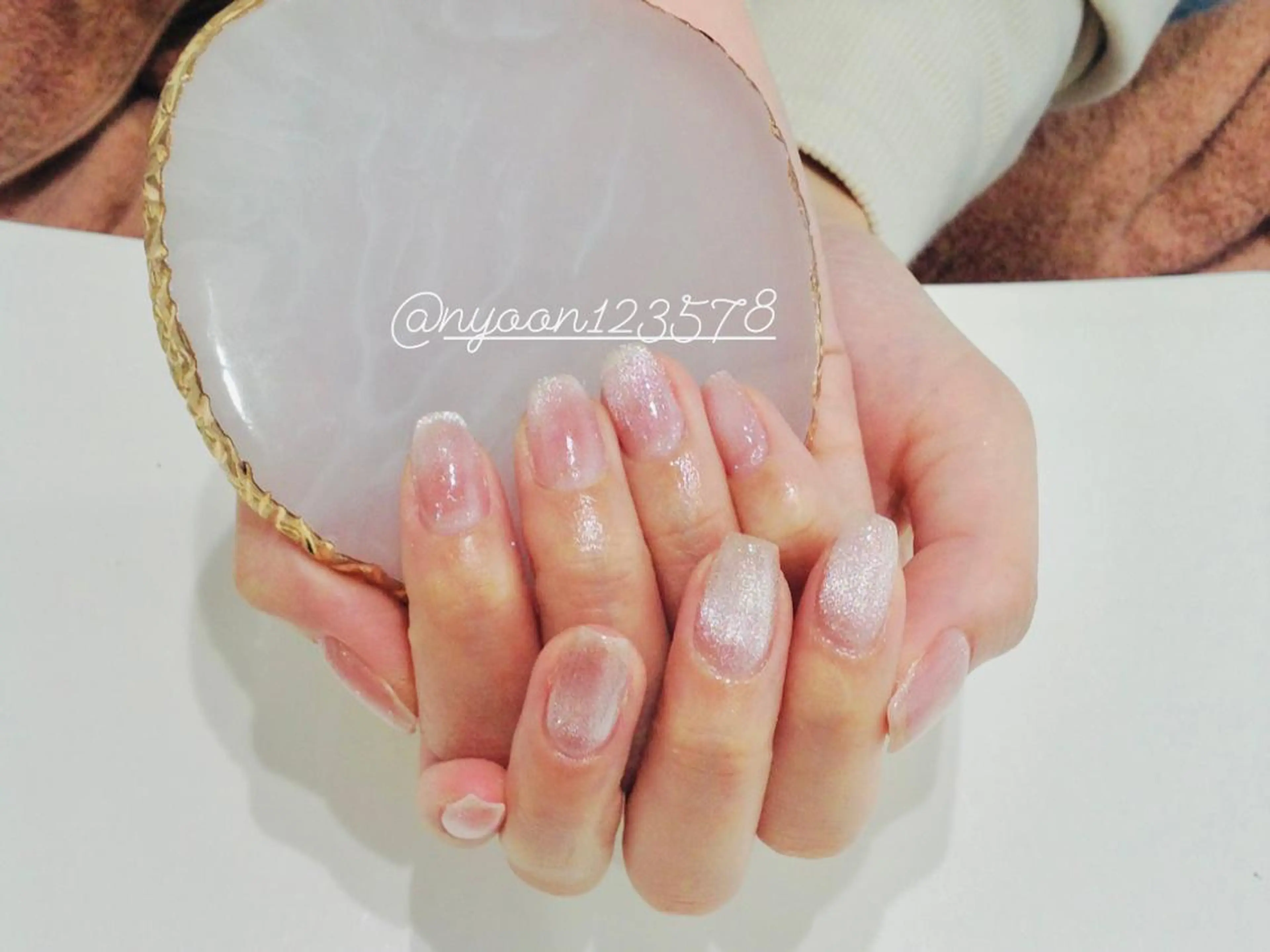 ミディアム ネイル マツエク・マツパ アイブロウ ワンホンマツエク アートネイル フラッシュネイル 氷ネイル・うるうるネイル マグネットネイル 13日3980円‼️ マグもデザインも◎のネイルデザイン