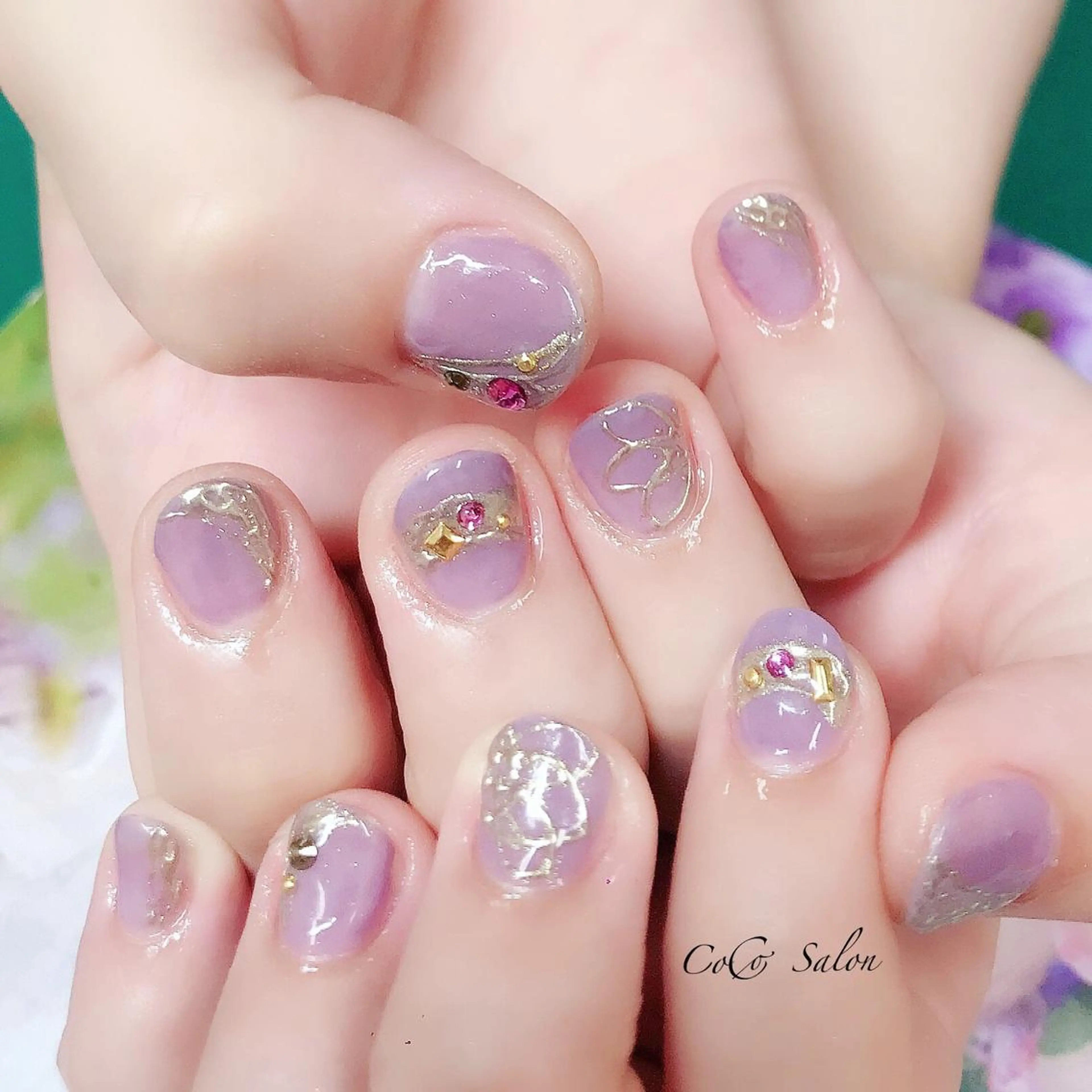 ネイル フラワーネイル キラキラネイル ミラーネイル パープル 夏ネイル CoCoSalon ネイル/まつ毛予約のネイルデザイン