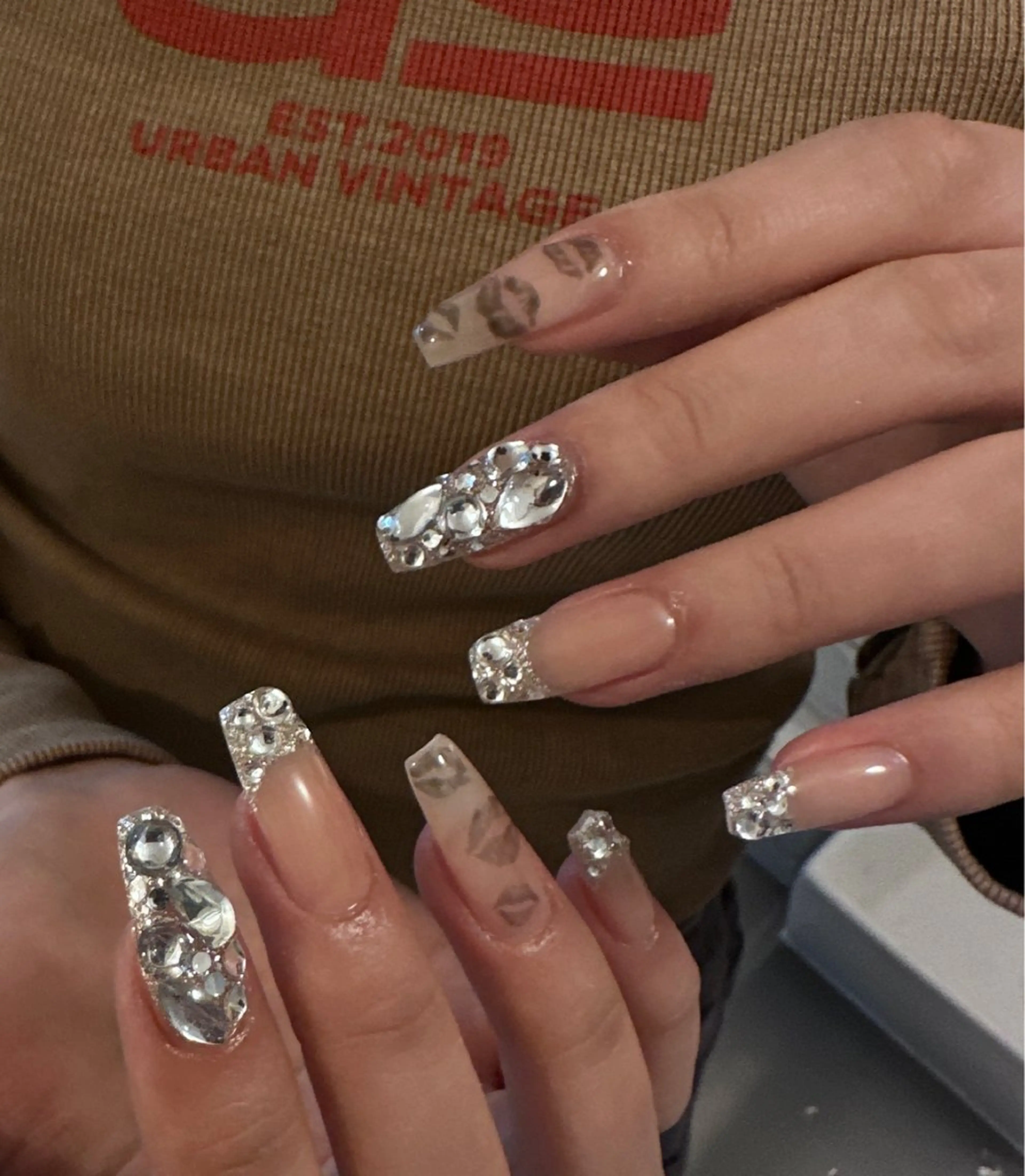 ネイル アートネイル ラメ(グリッター) ♱˖⁺ 𝒎𝒐𝒑𝒊 ⁺のネイルデザイン