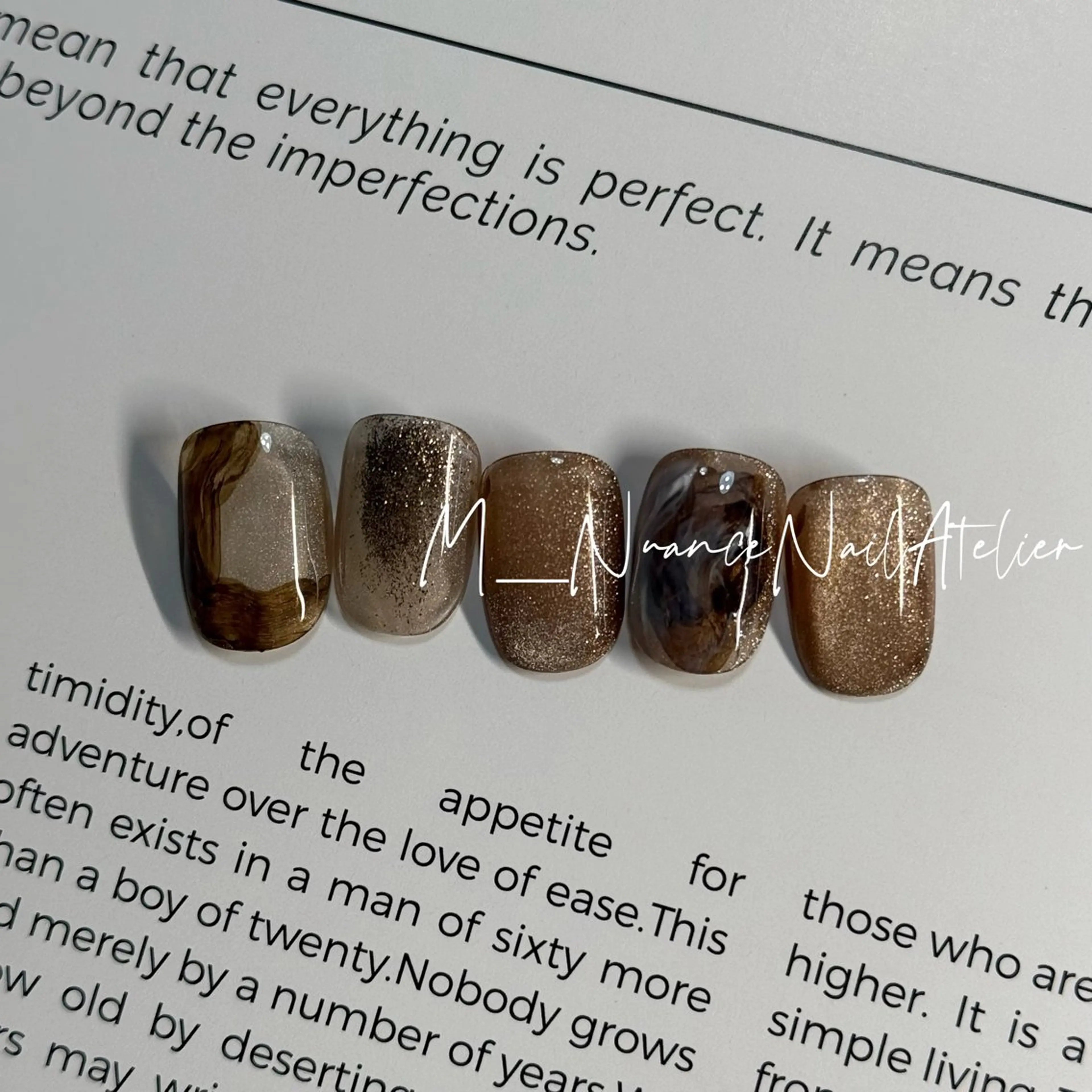 ネイル マグネットネイル ニュアンスネイル オフィスネイル シンプルネイル GO TODAY横浜Solace店所属・M___nail atelierのネイルデザイン