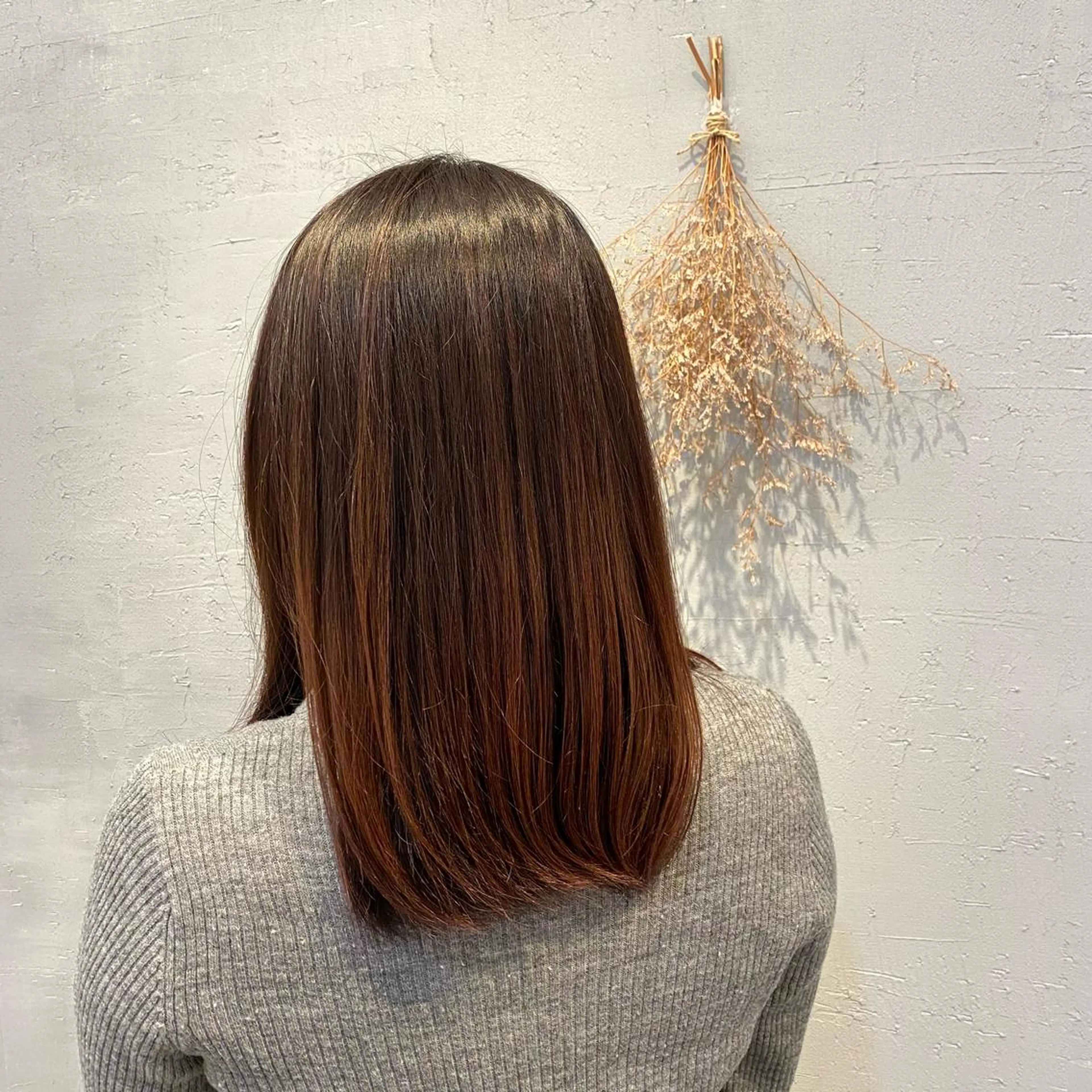 カラー kuschel アリイのヘアスタイル