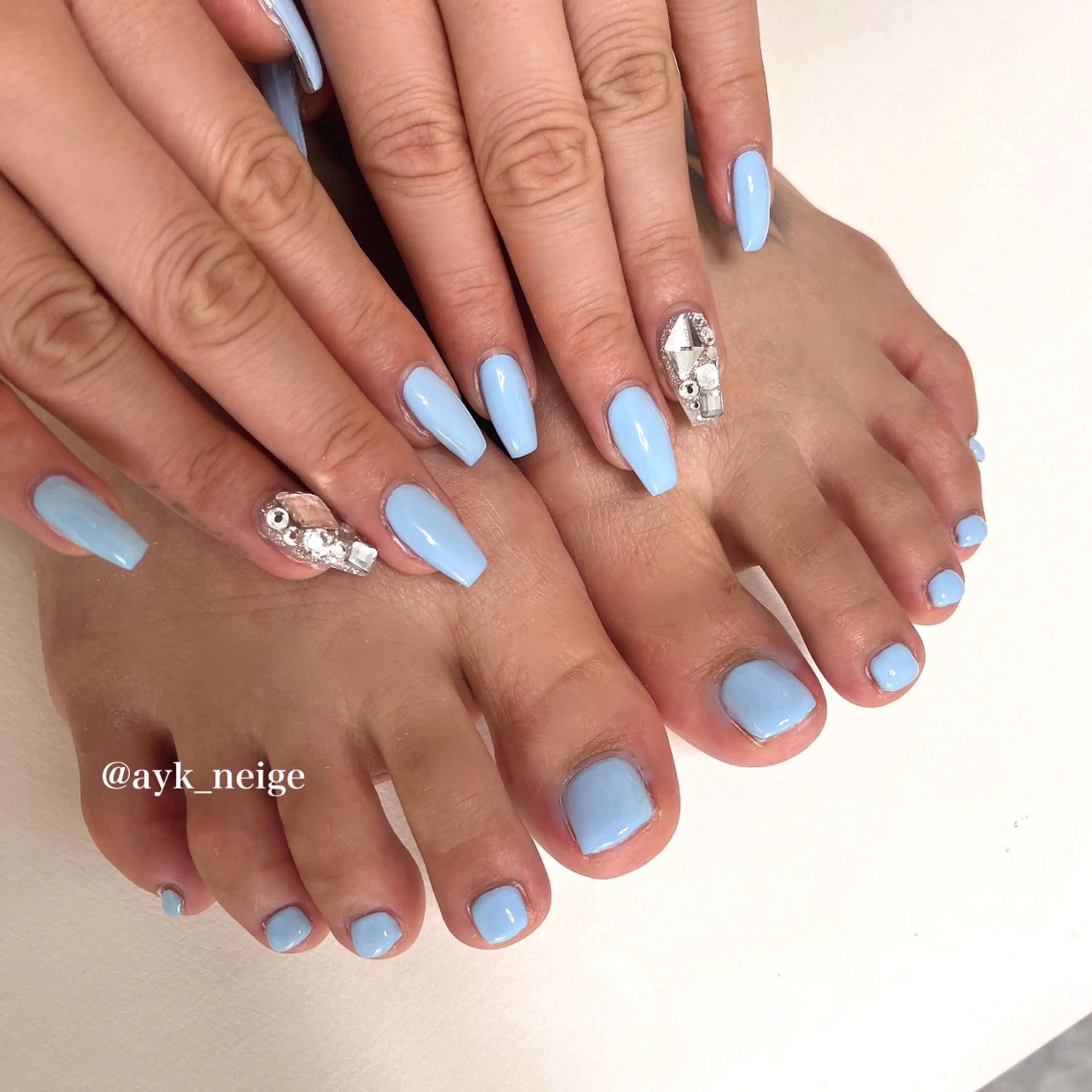 ネイル フットネイル キラキラネイル 韓国ネイル リボン n'eige nail所属・大谷 綾香のネイルデザイン