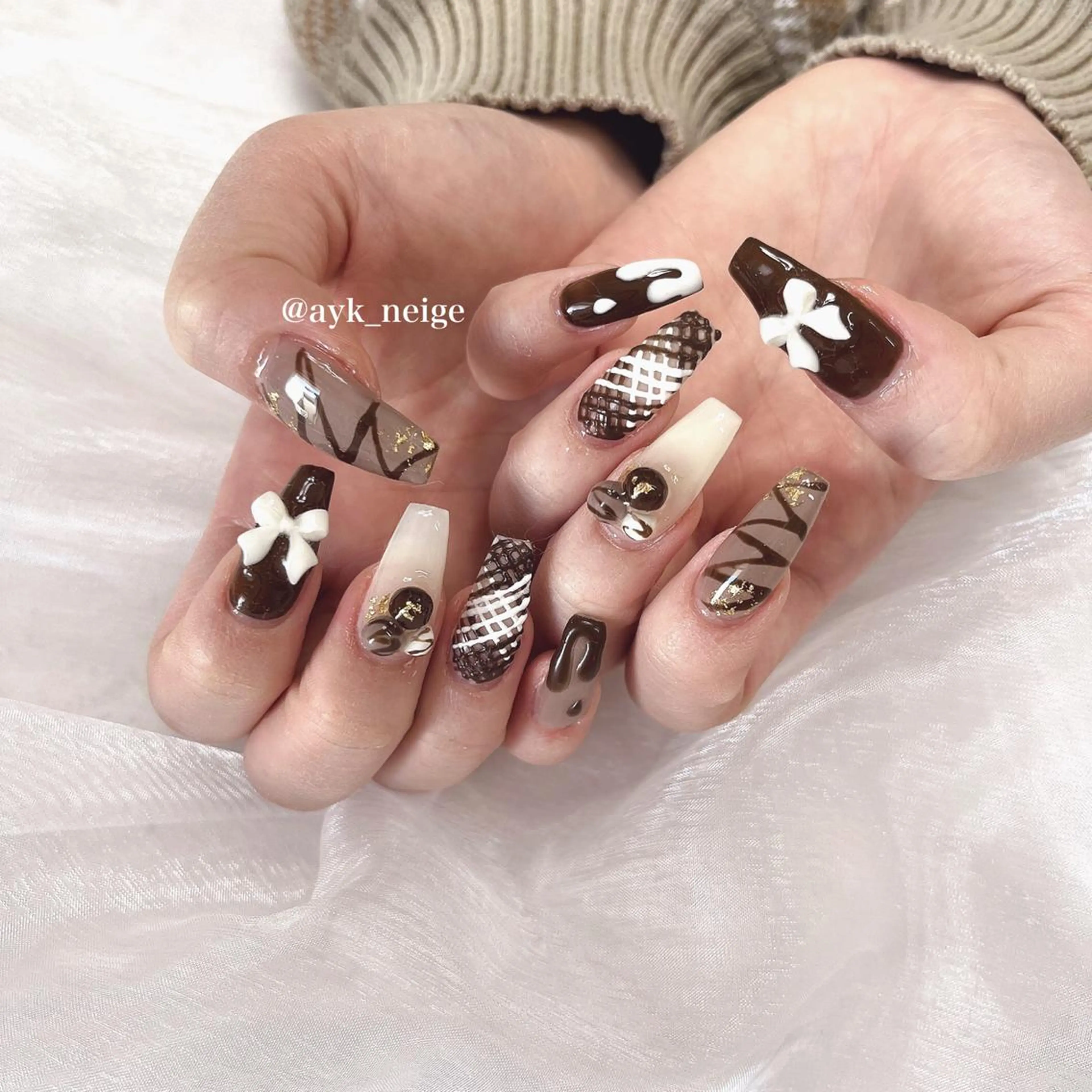 ネイル フットネイル フレンチネイル キラキラネイル 韓国ネイル リボン n'eige nail所属・大谷 綾香のネイルデザイン