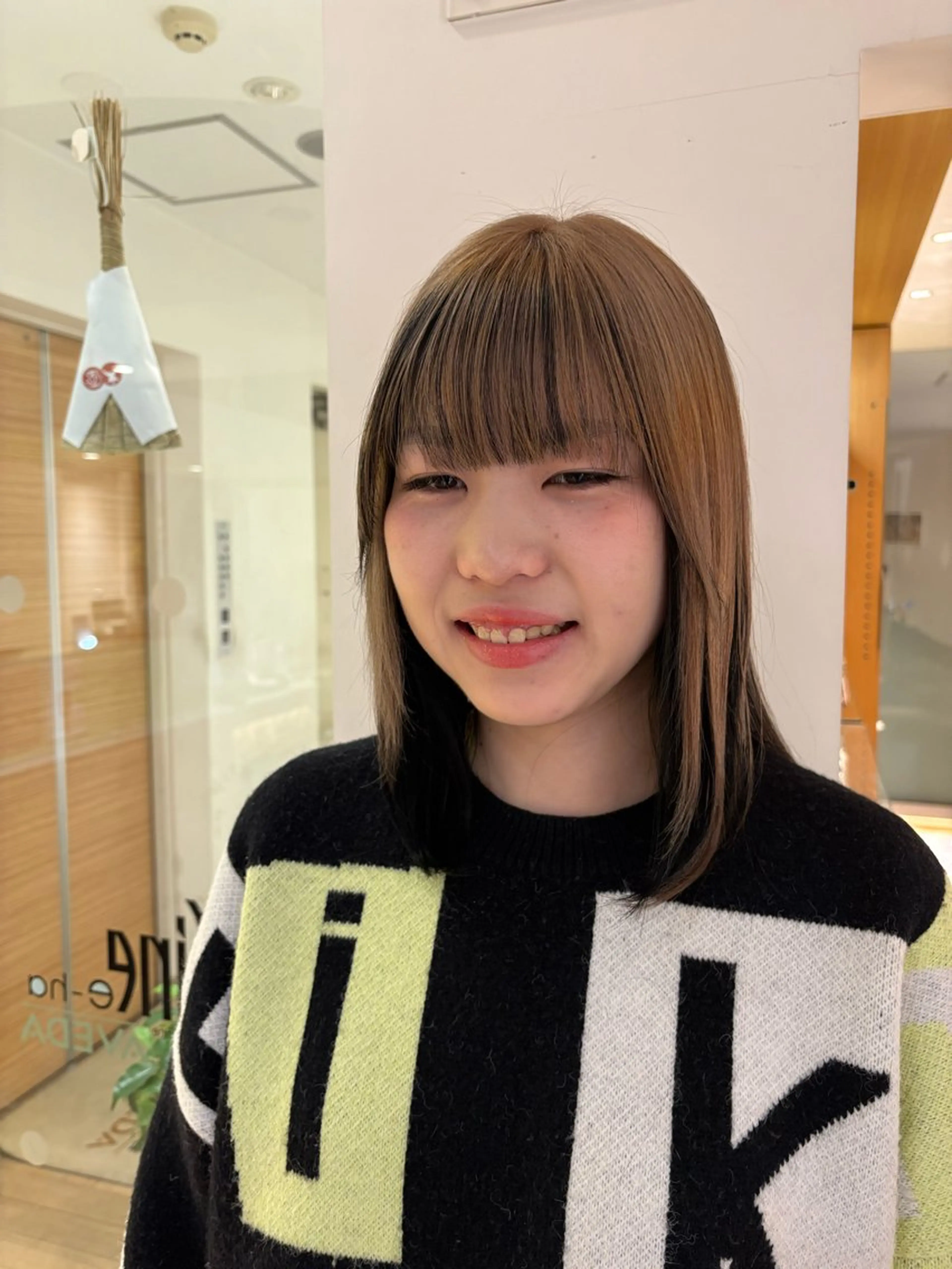 セミロング カラー タケダ ホノカのヘアスタイル