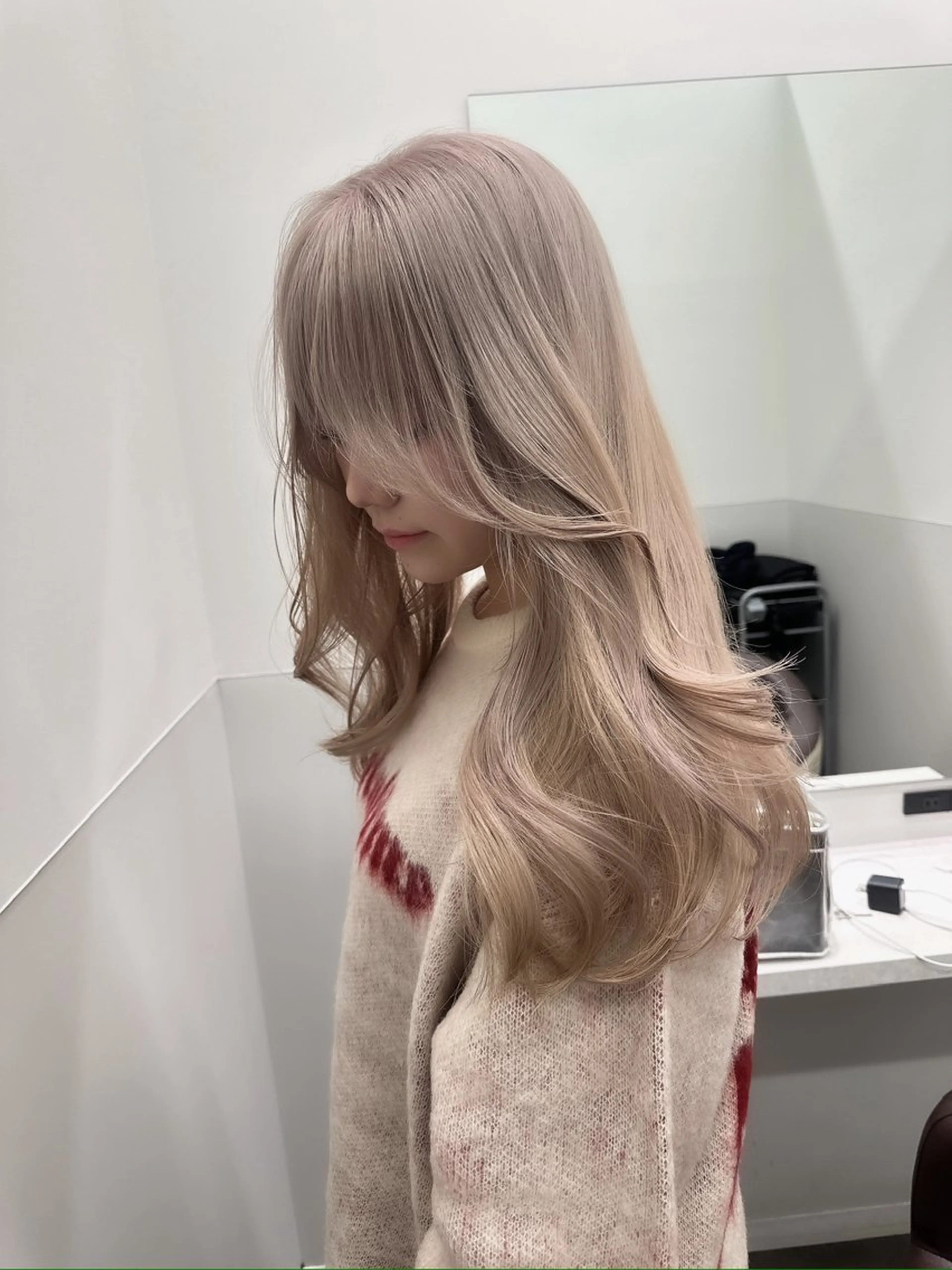 ロング ヘアカラー トリートメント ヘアセット グレー/ベージュ /髪質改善 れいとのヘアスタイル