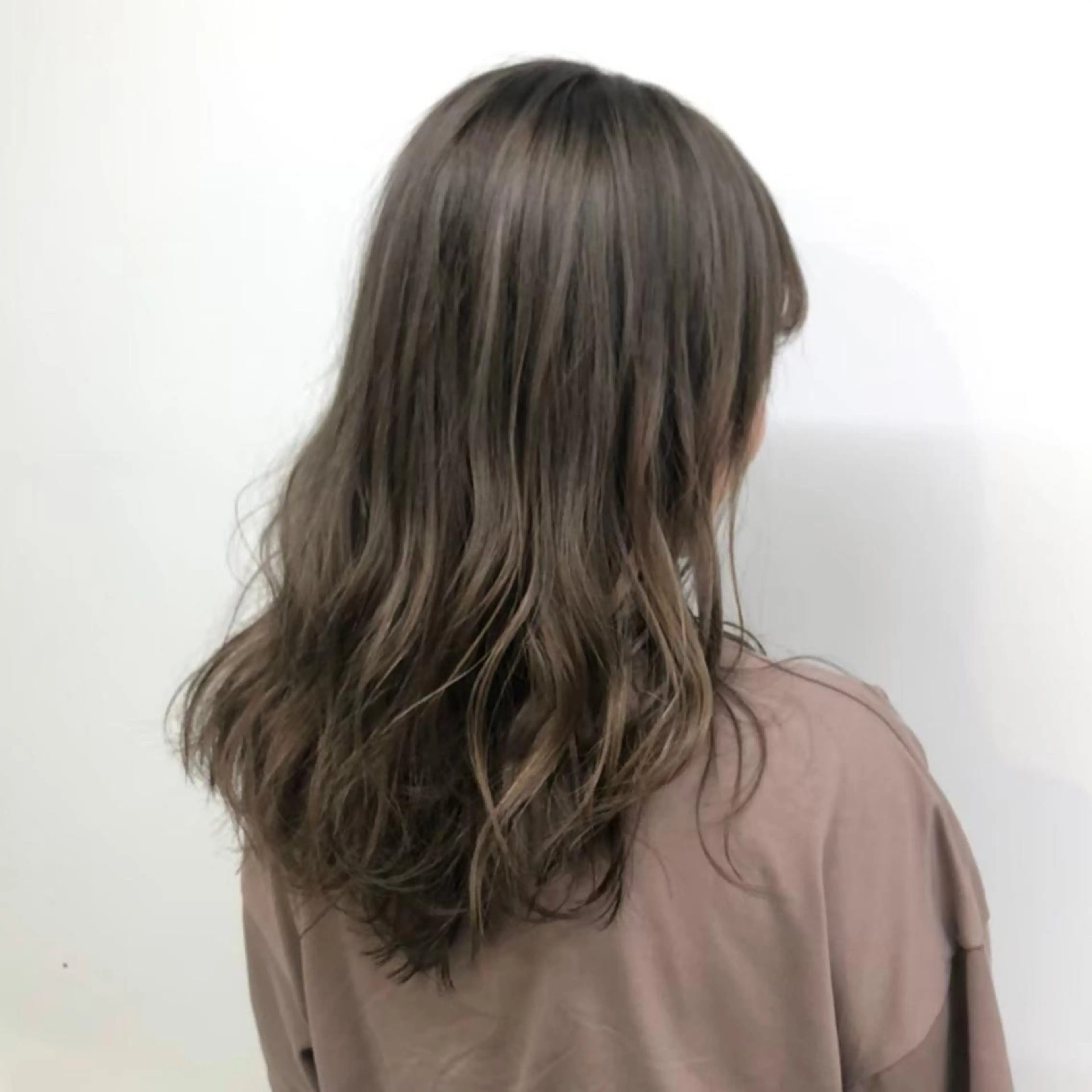 セミロング カラー 🤍💕ブリーチカラ ーAyaka💕🤍のヘアスタイル