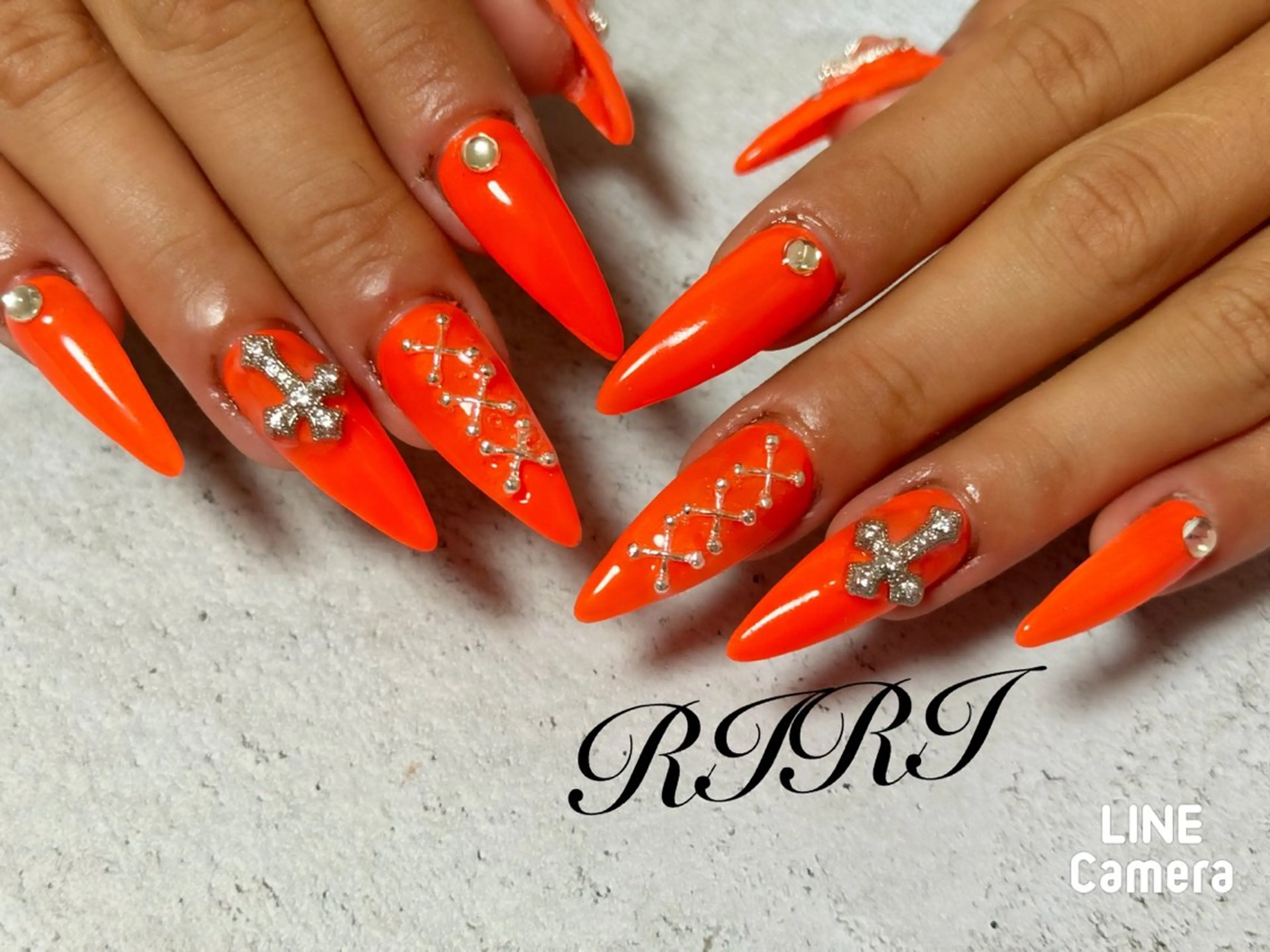 ネイル ジェルネイル ロングネイル オレンジ スカルプネイル ネイルチップ ハンドネイル riri オーナーのネイルデザイン