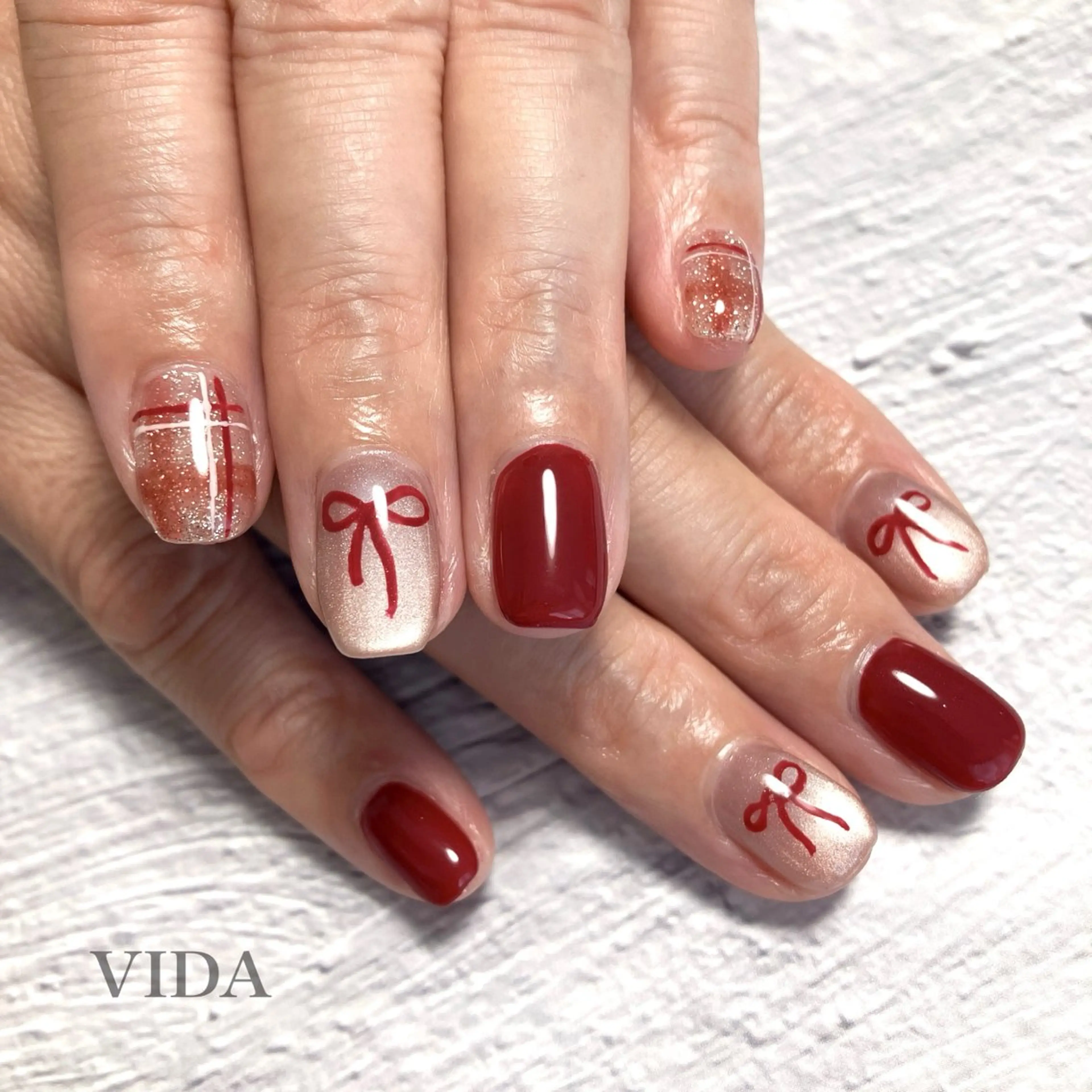 ネイル 赤色 リボン ハンドネイル private salon VIDAのネイルデザイン