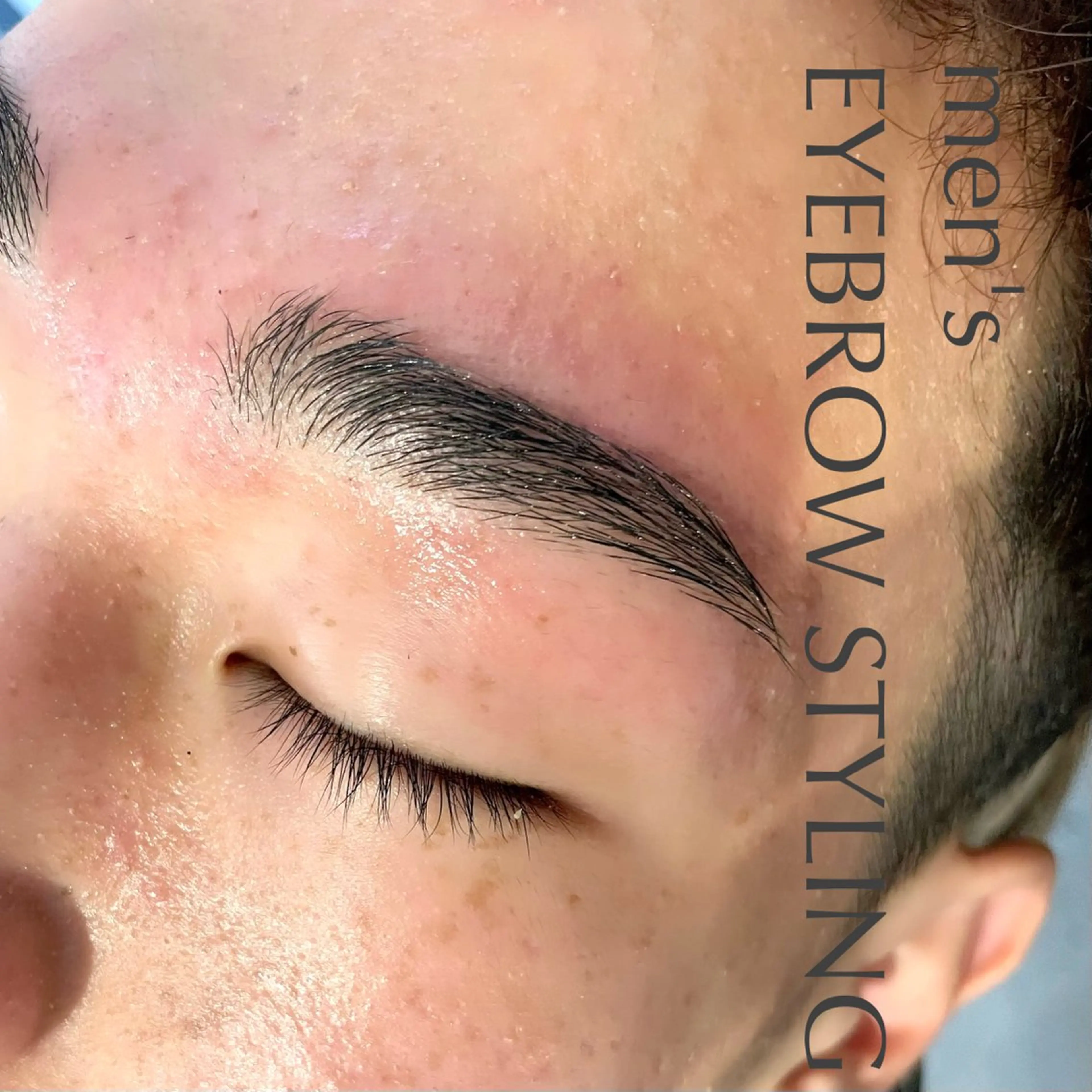 メンズ アイブロウ ANDO HIKARIのヘアスタイル