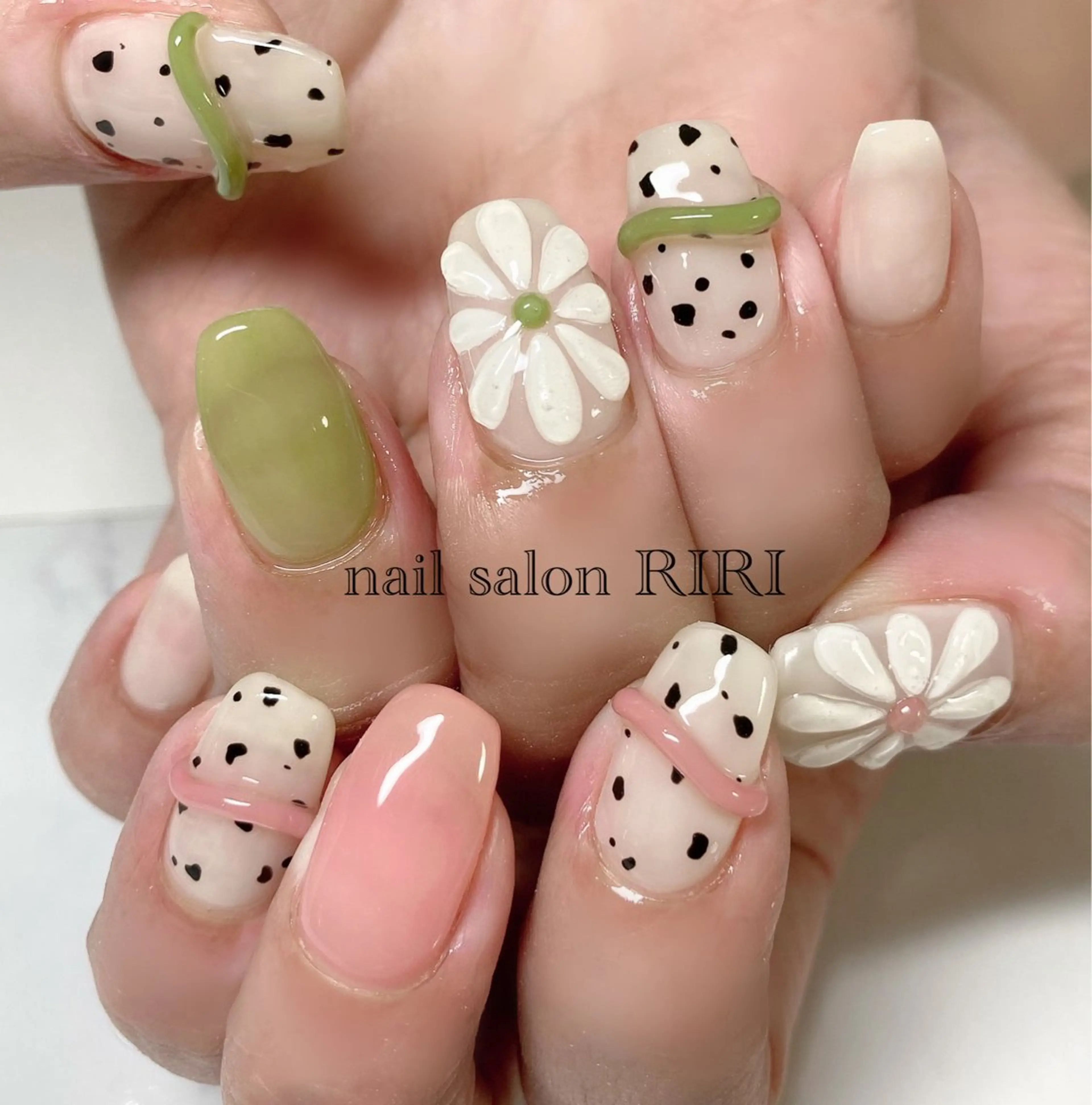 ネイル フラワーネイル ぷっくりネイル private  nail  salon RIRI所属・RIRI リリのネイルデザイン