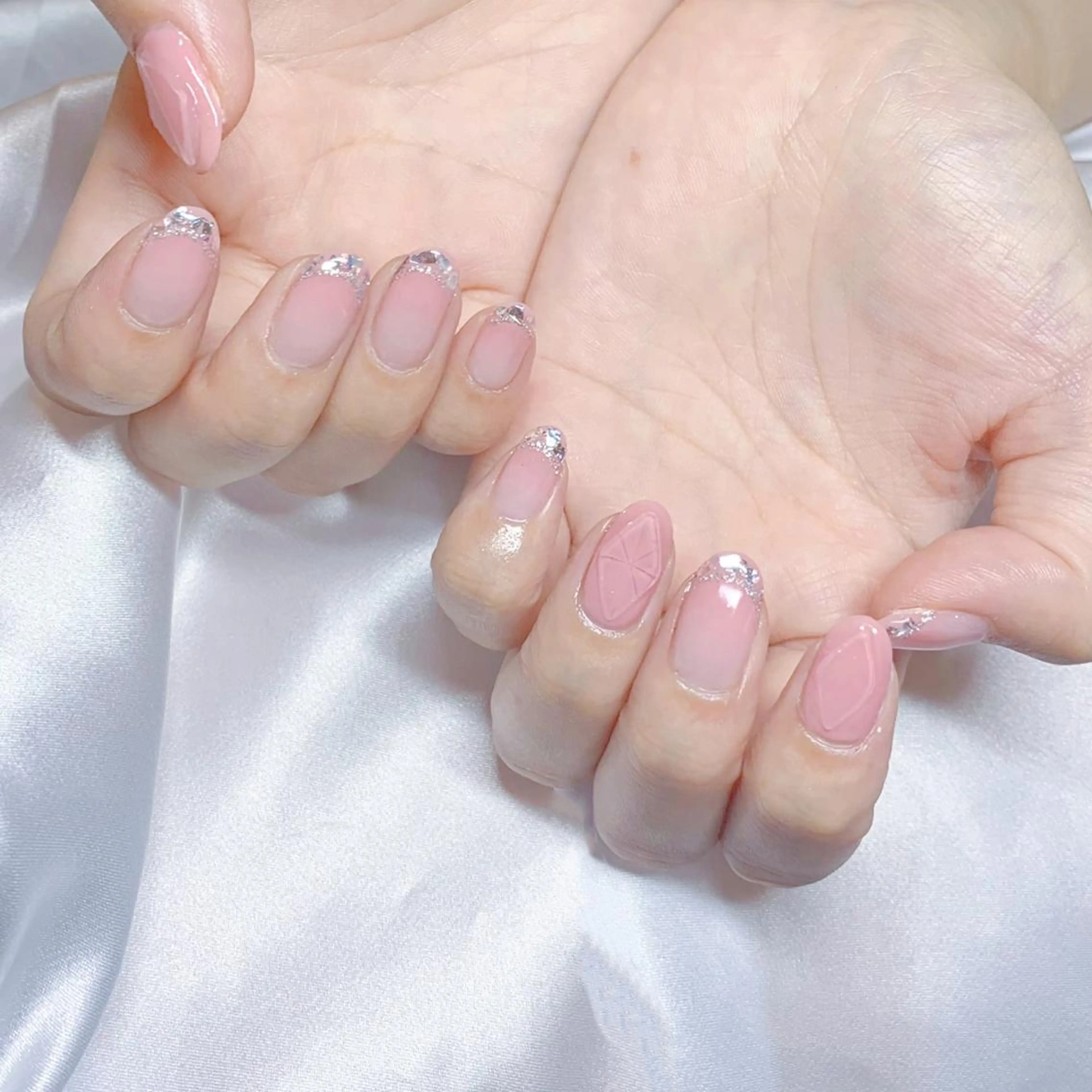 ネイル オーロラネイル フットネイル フレンチネイル ジェルネイル 韓国ネイル 【ENサロン】 Rei🎀Nailのネイルデザイン