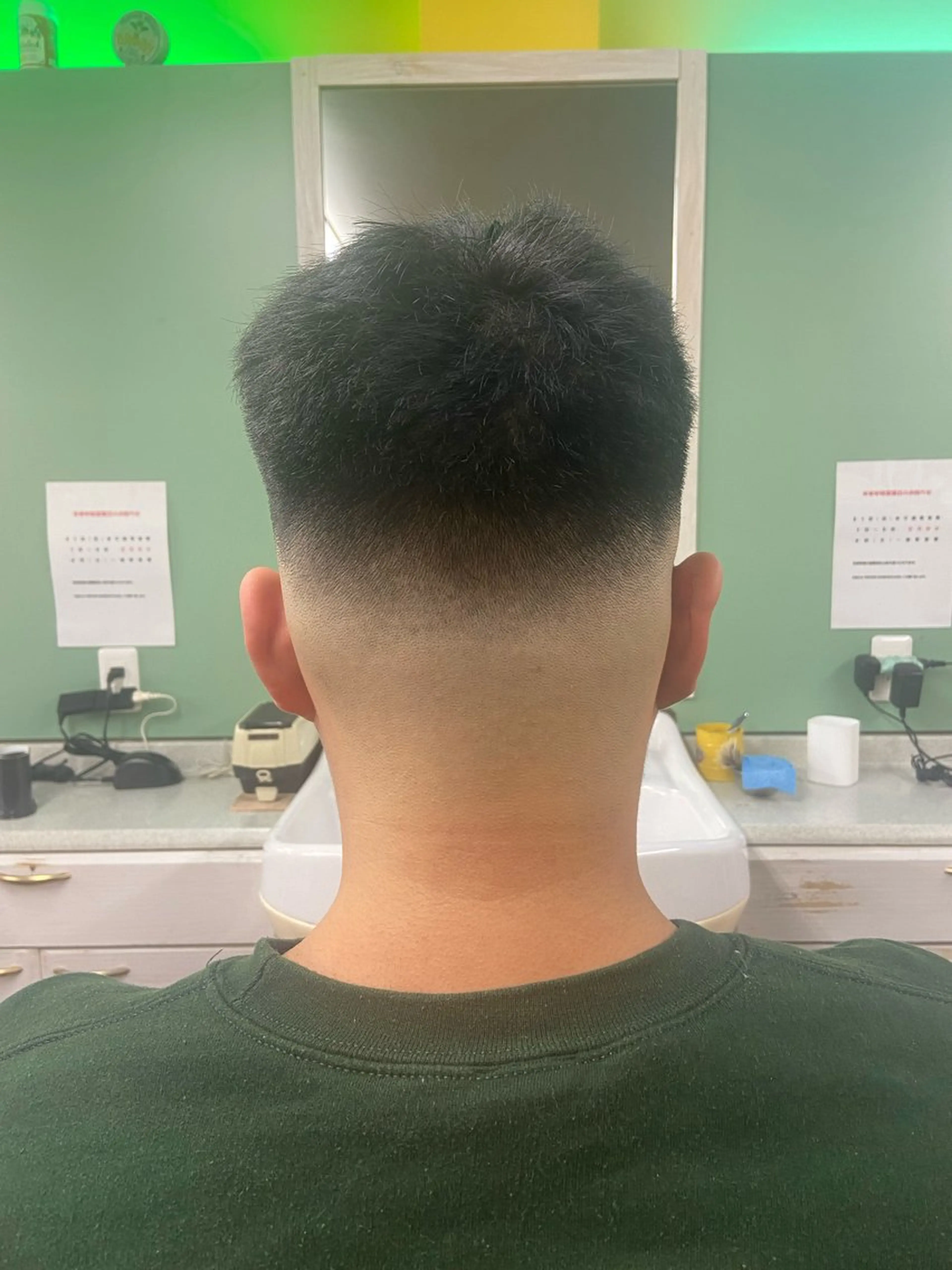 ショート メンズ フェードカット モヒカン スキンフェード ソフトモヒカン 溝江 太一のヘアスタイル