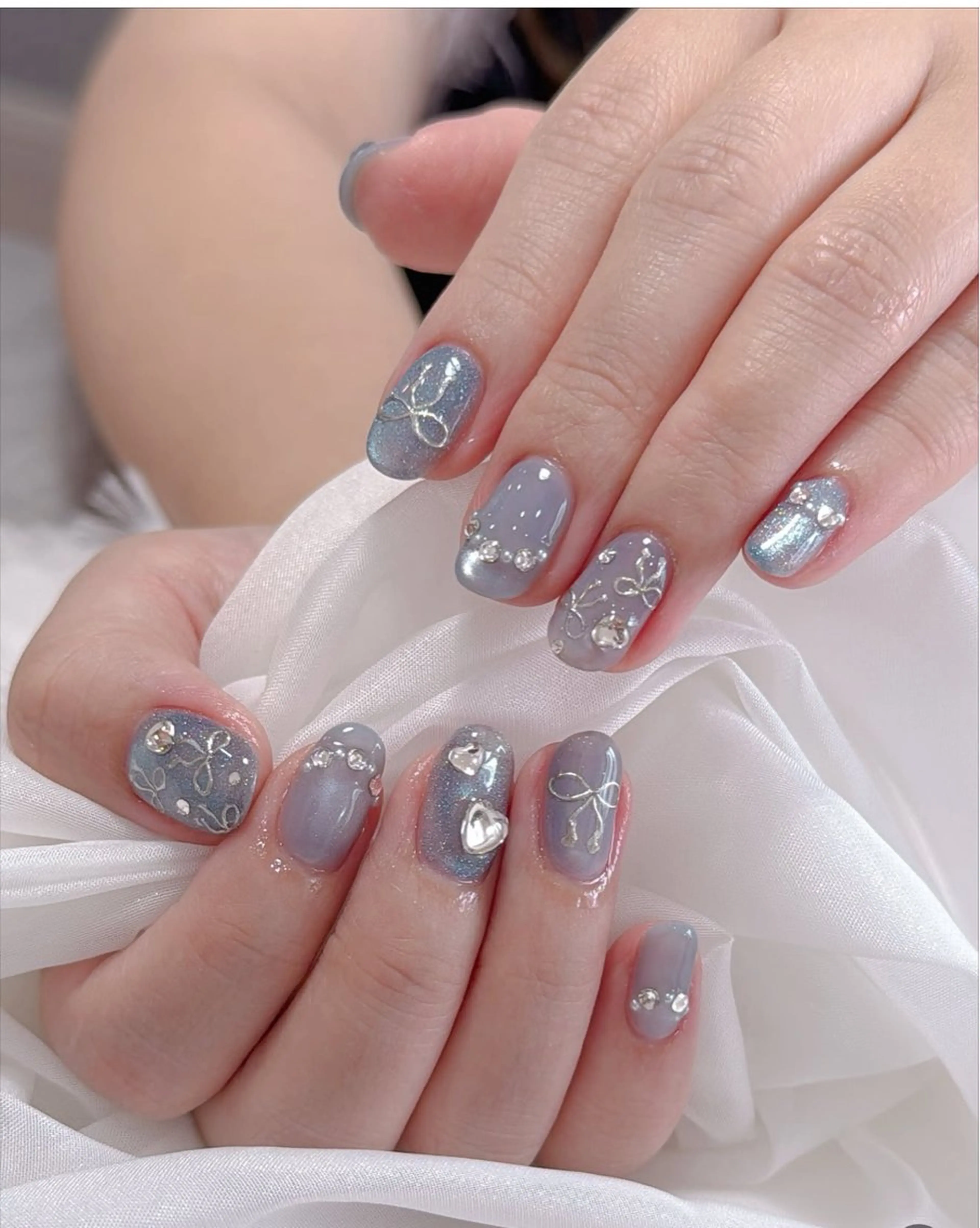 ネイル アニマル柄 オーロラネイル チークネイル フラッシュネイル ジェルネイル Lyna 池袋のネイルデザイン